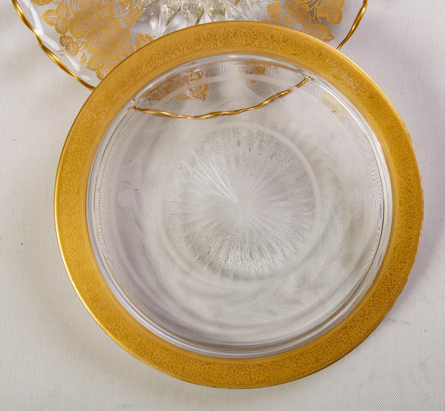 20th Century American Glass Plates Printed in Gold in Different Sizes For Sale