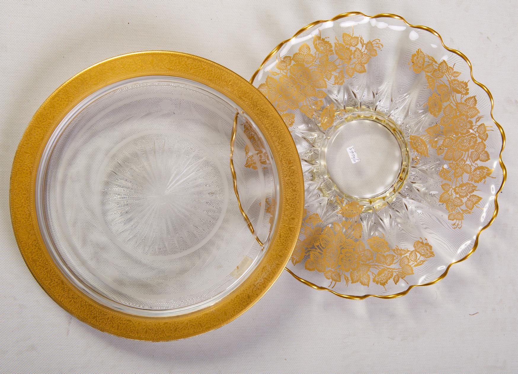 Art Glass American Glass Plates Printed in Gold in Different Sizes For Sale