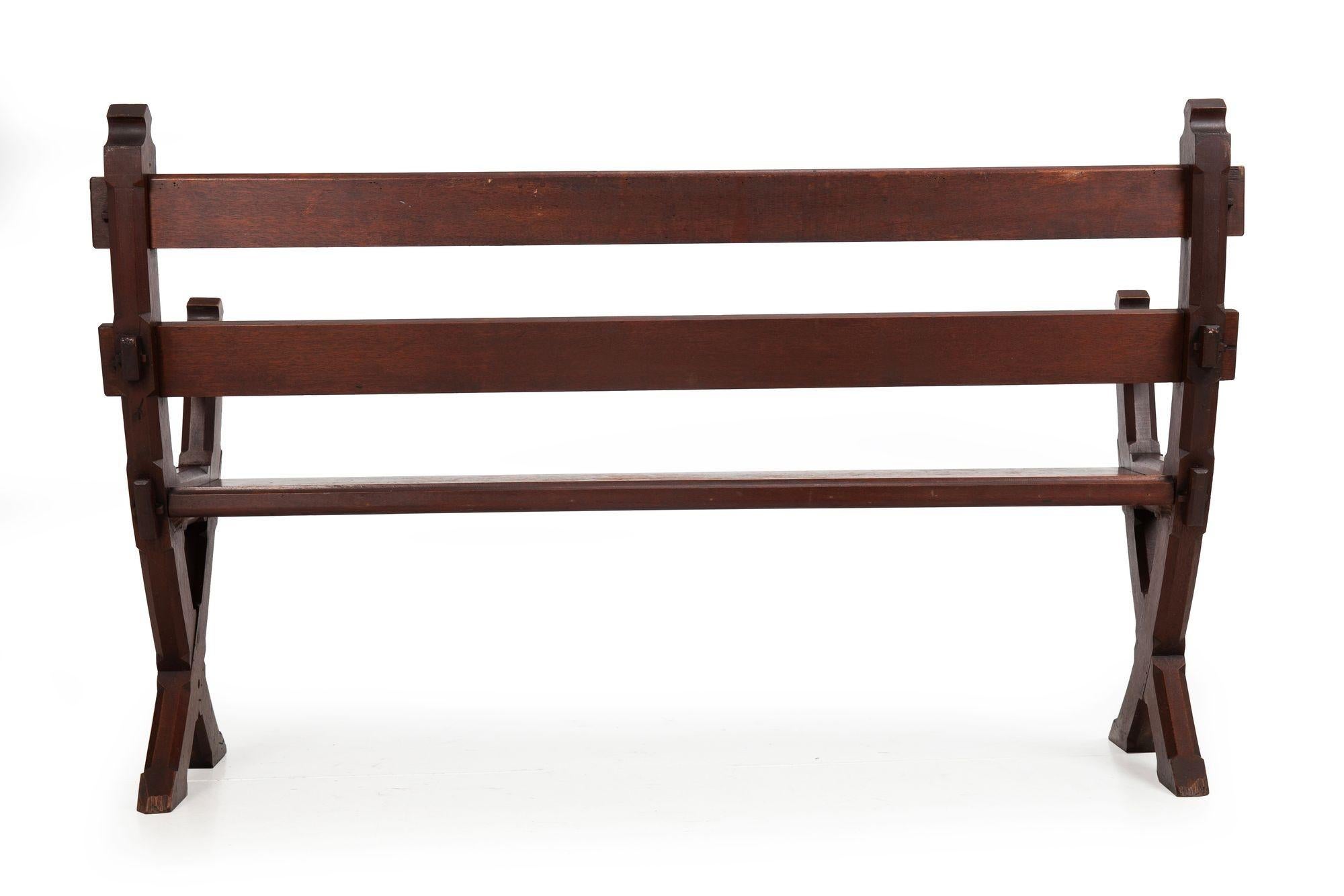 American Gothic Revival Walnut Hall Bench Settle ca. 1890 In Good Condition For Sale In Shippensburg, PA