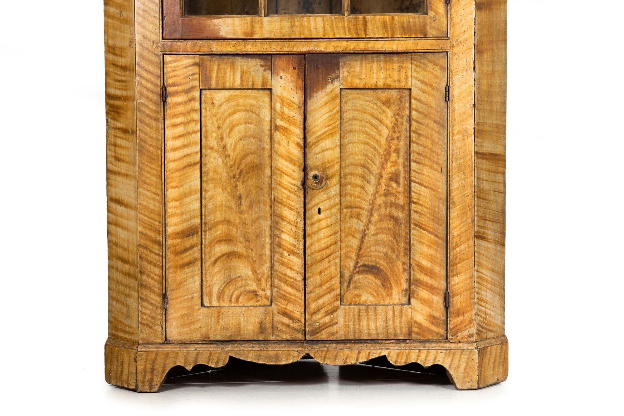 19th Century American Grain-Painted Corner Cabinet Cupboard, New England, circa 1805 For Sale