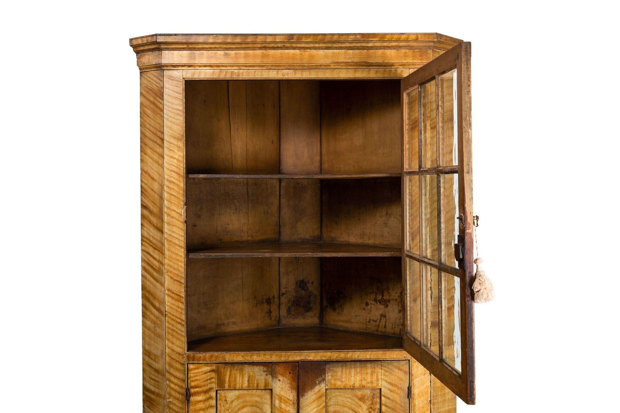 Brass American Grain-Painted Corner Cabinet Cupboard, New England, circa 1805 For Sale