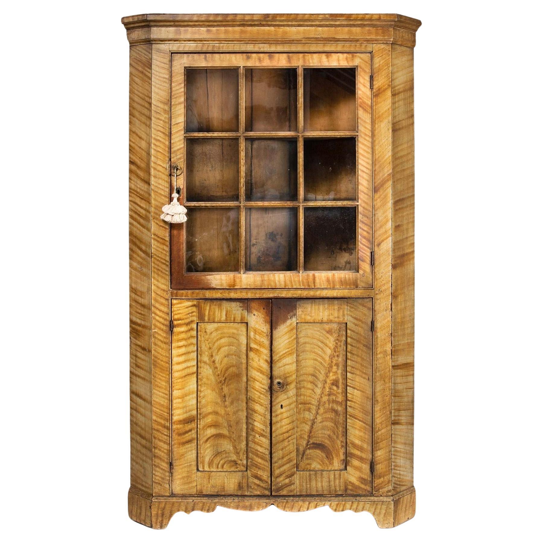 American Grain-Painted Corner Cabinet Cupboard, New England, circa 1805 For Sale
