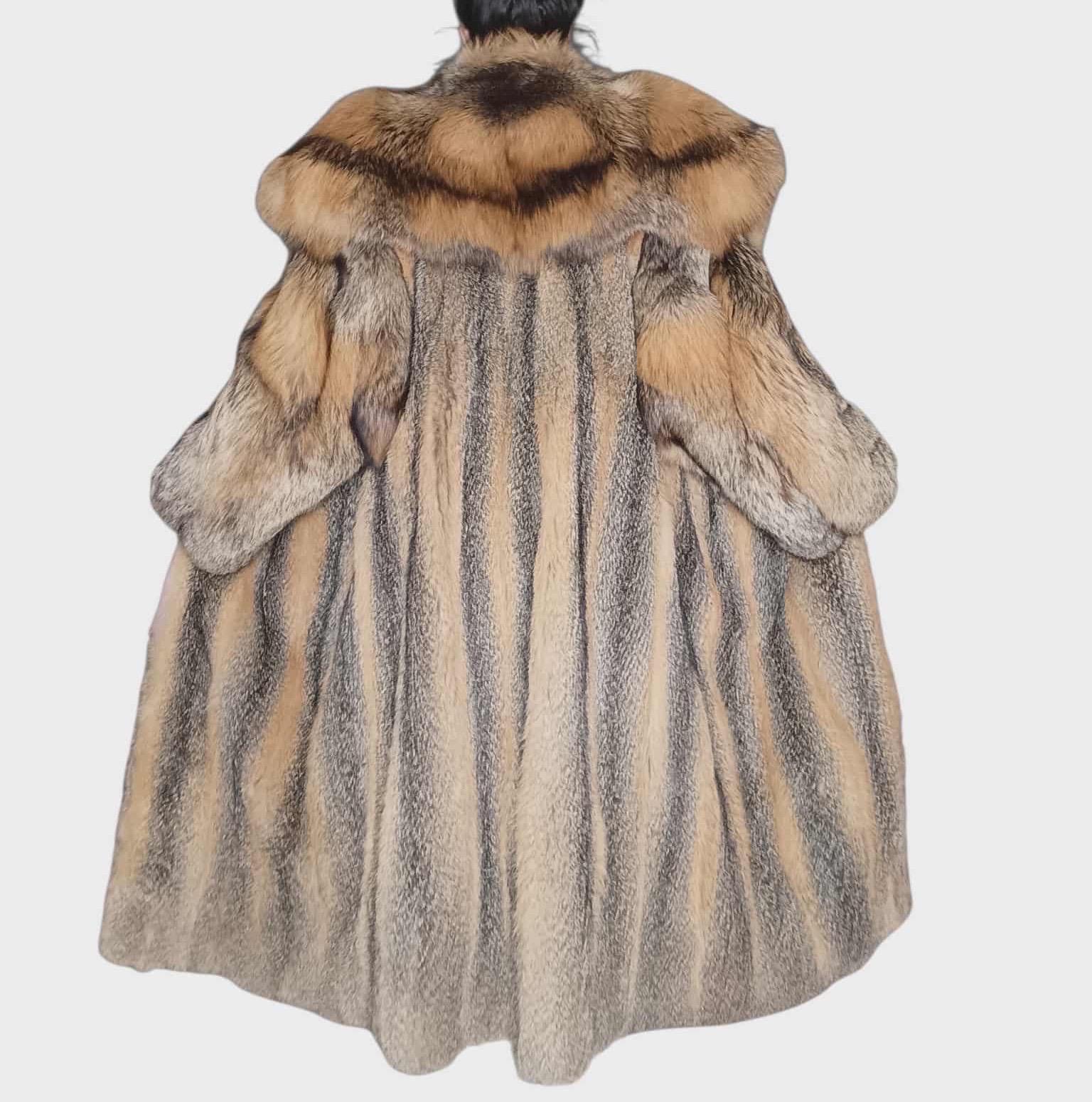 Brand new American gray fox fur coat size 14-18 L In New Condition For Sale In Montreal, Quebec