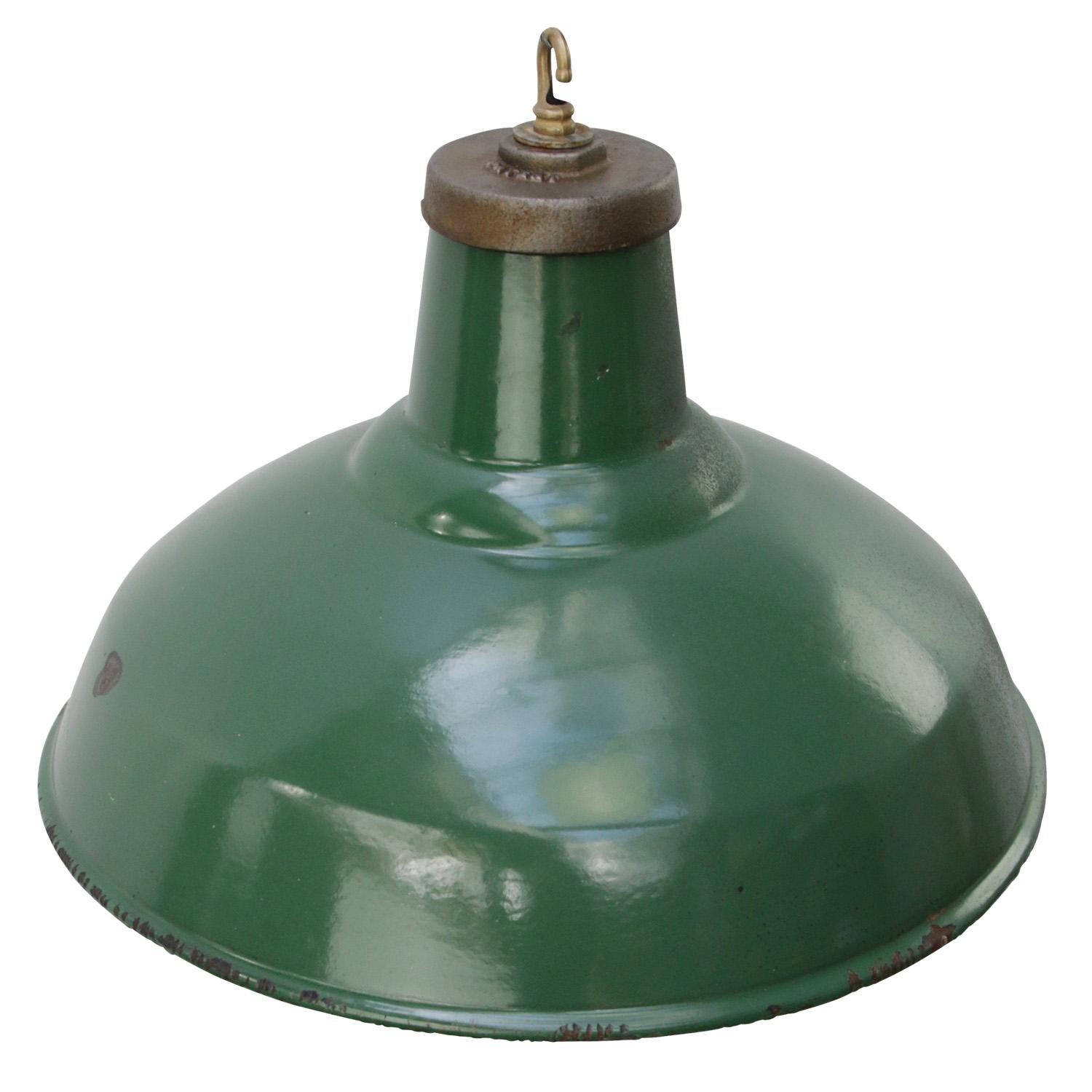 Vintage American green enamel industrial pendant lamp
White interior

Weight: 1.90 kg / 4.2 lb

Priced per individual item. All lamps have been made suitable by international standards for incandescent light bulbs, energy-efficient and LED