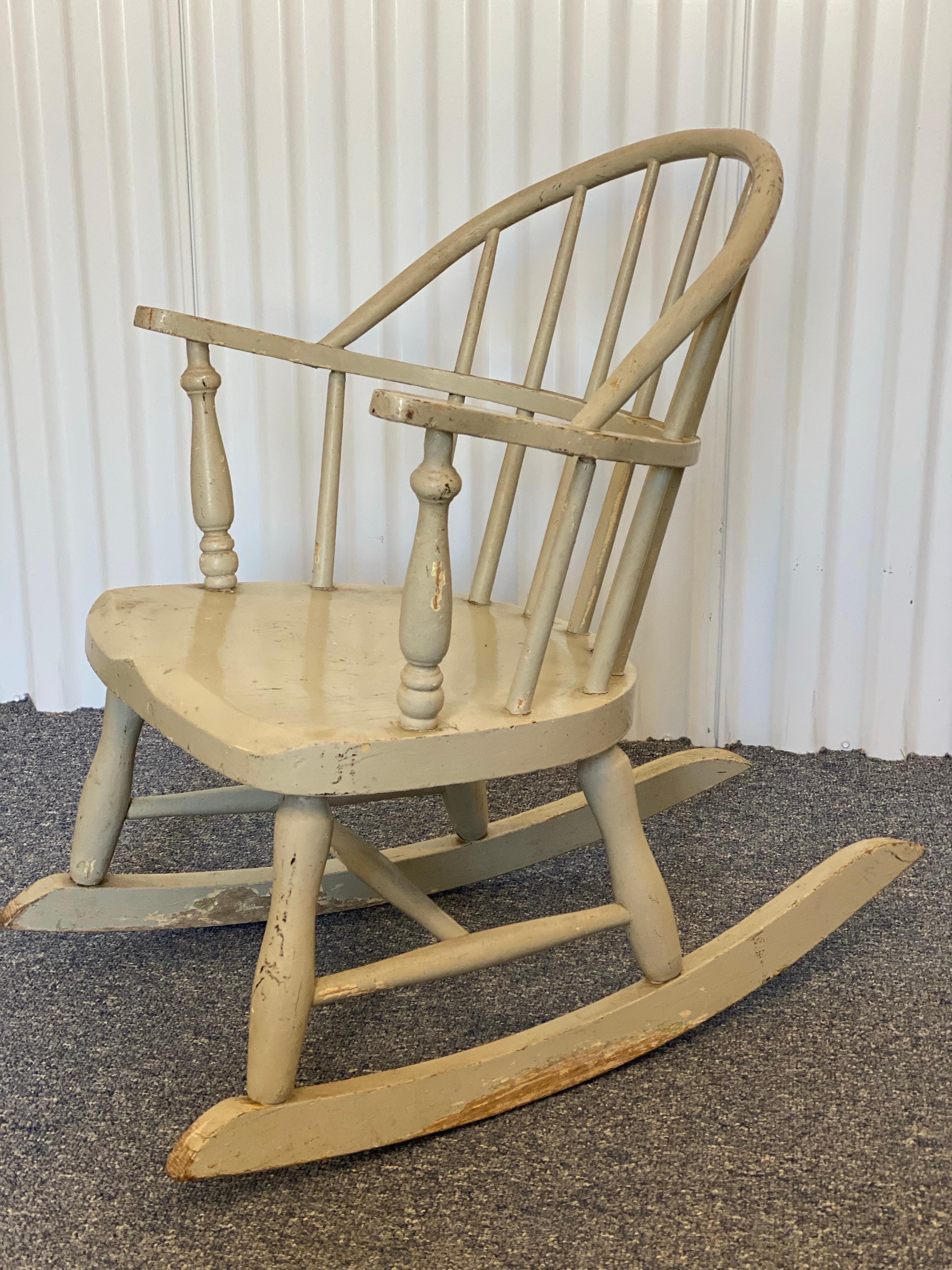 American Grey Painted Wood Windsor Child’s Rocking Chair, 20th Century For Sale 1