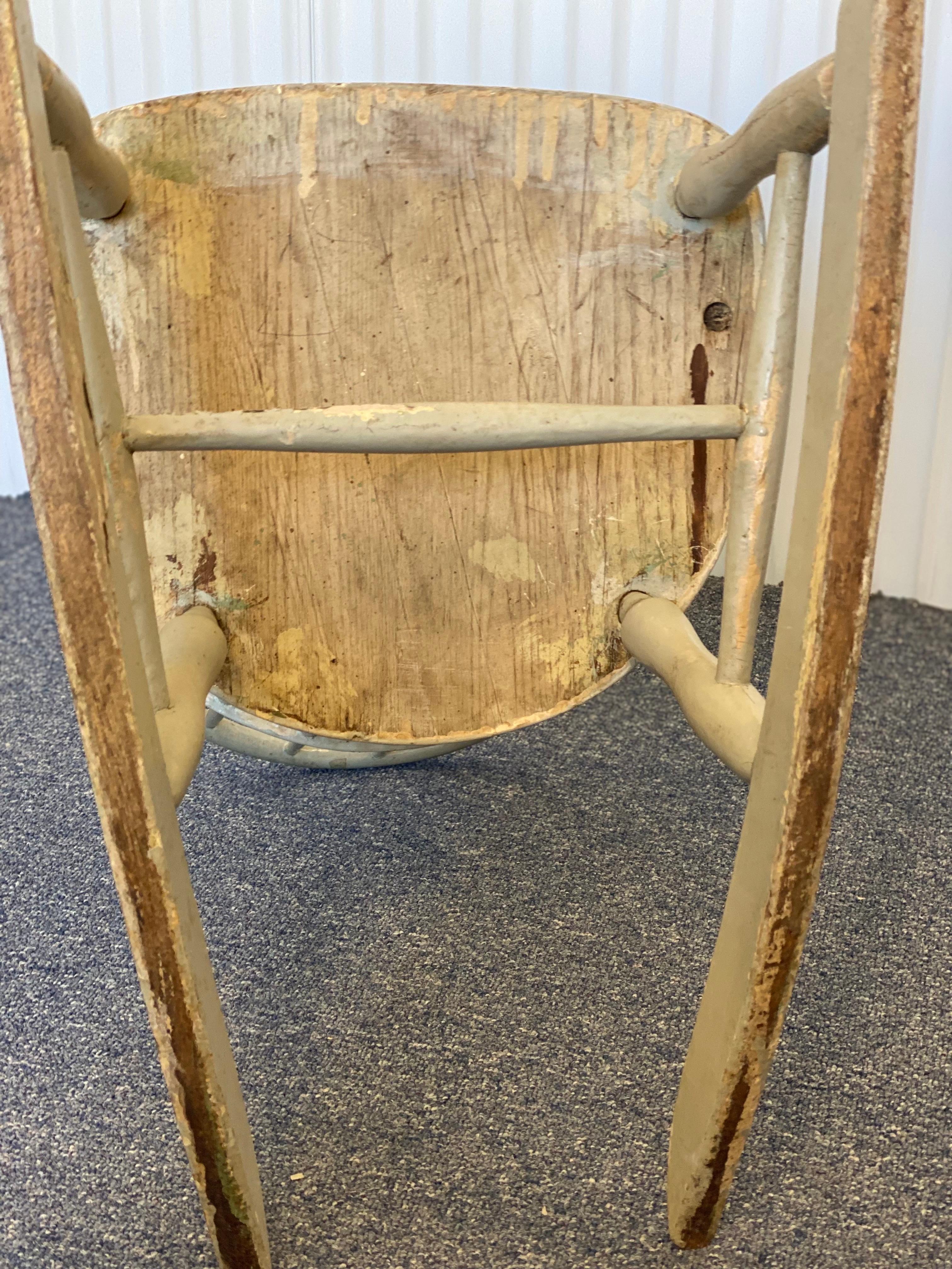 American Grey Painted Wood Windsor Child’s Rocking Chair, 20th Century For Sale 3
