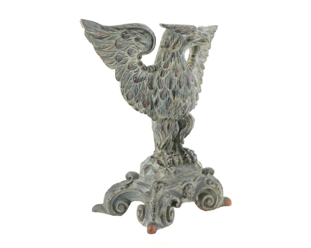 Nordamericano Figurina di aquila americana in legno intagliata a mano in vendita