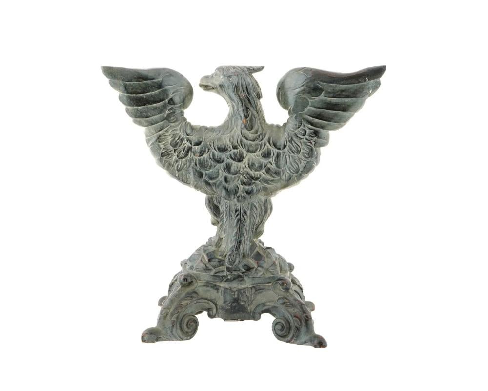 Figurina di aquila americana in legno intagliata a mano In condizioni buone in vendita a New York, NY
