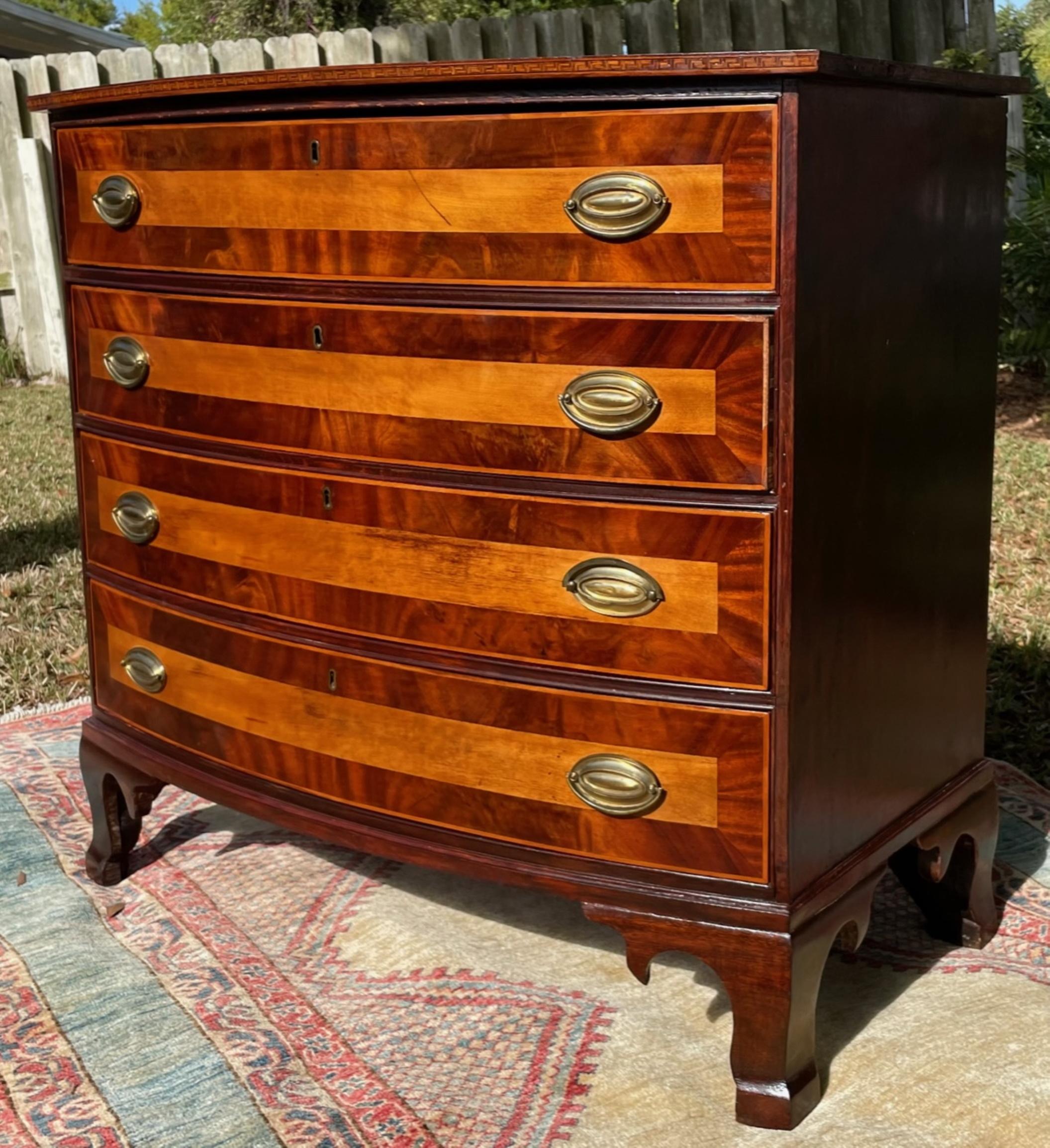American Hepplewhite Bow Front Chest of Drawers In Good Condition In Vero Beach, FL