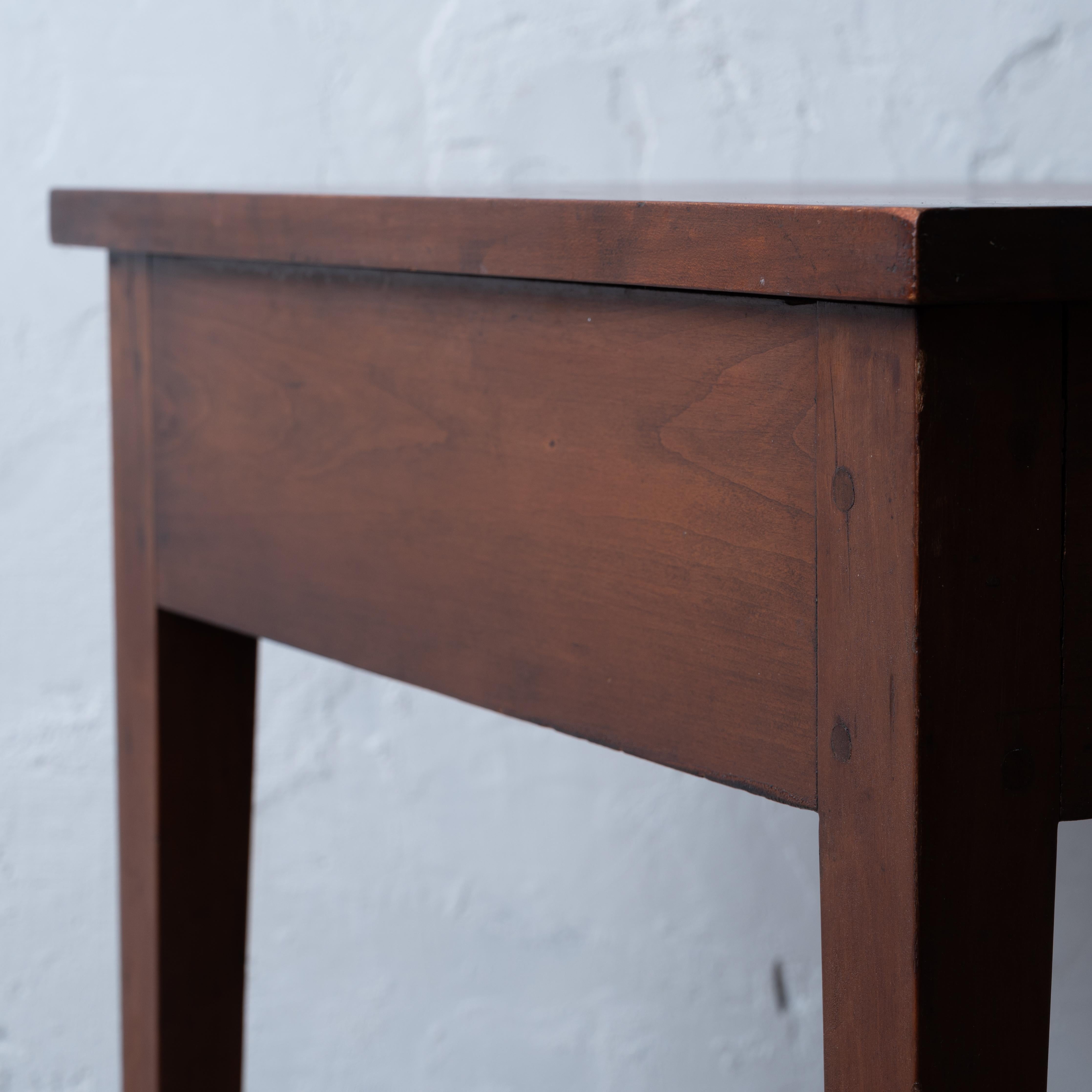 Stand américain en cerisier Hepplewhite, c. 1800 en vente 7