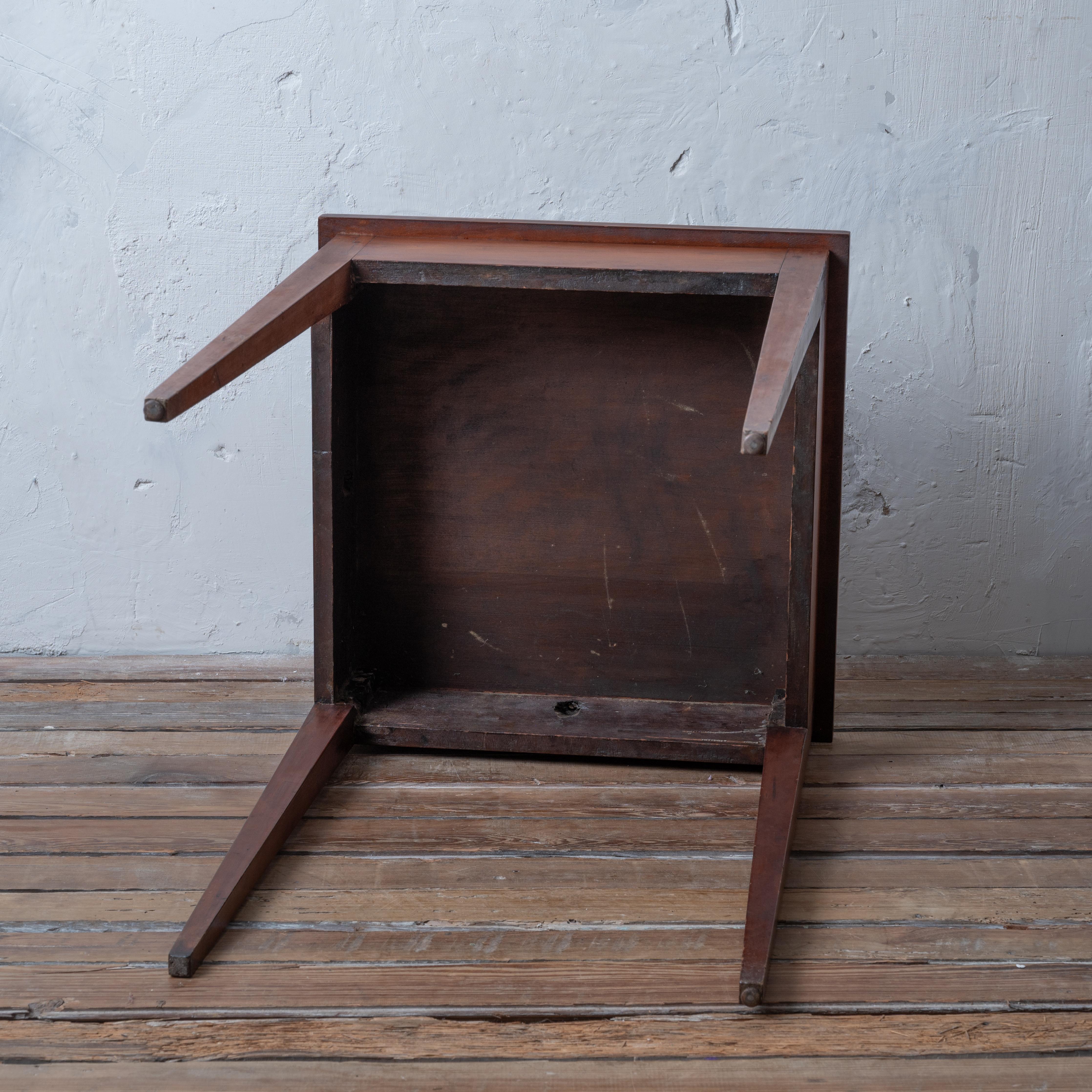 Stand américain en cerisier Hepplewhite, c. 1800 en vente 8