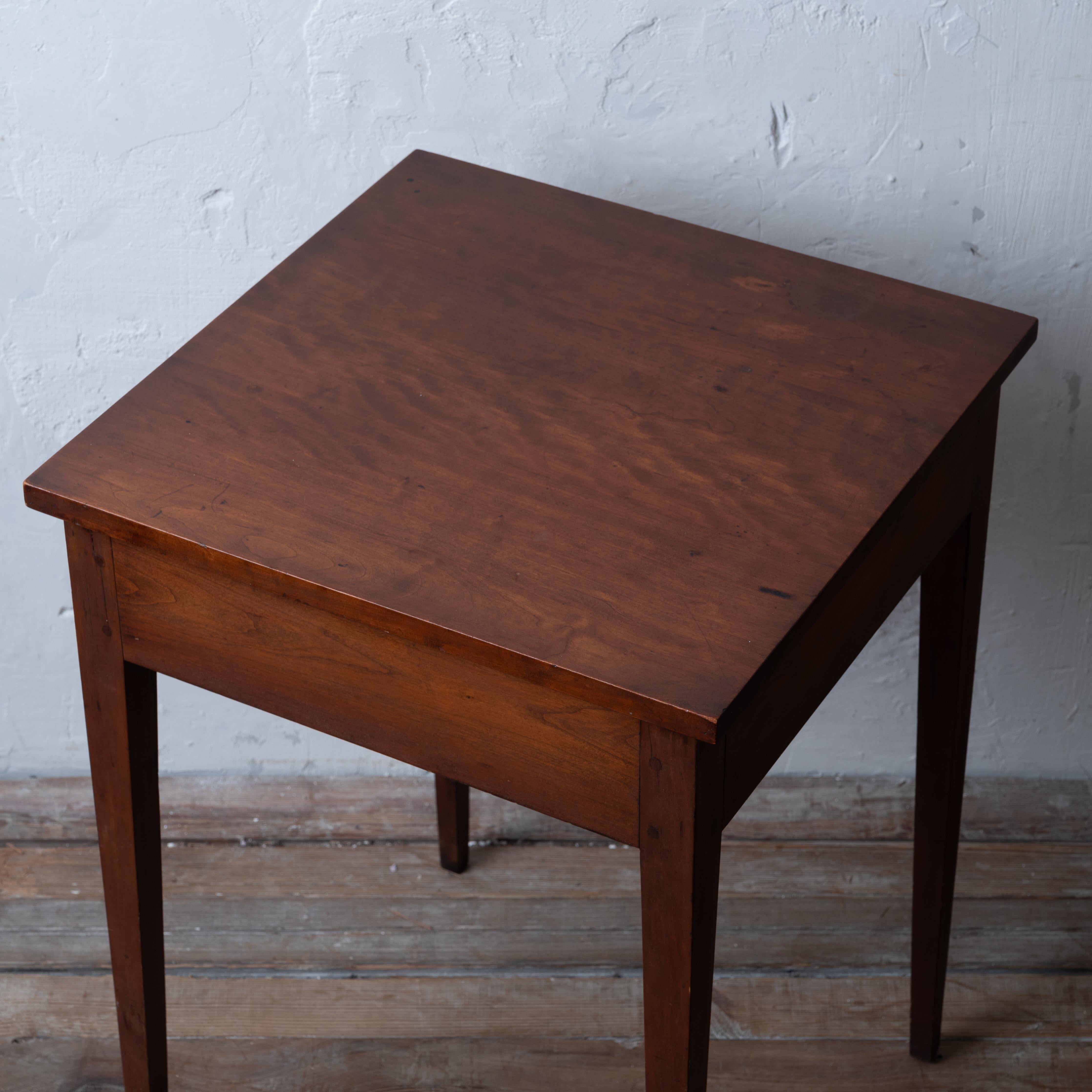 Cerise Stand américain en cerisier Hepplewhite, c. 1800 en vente