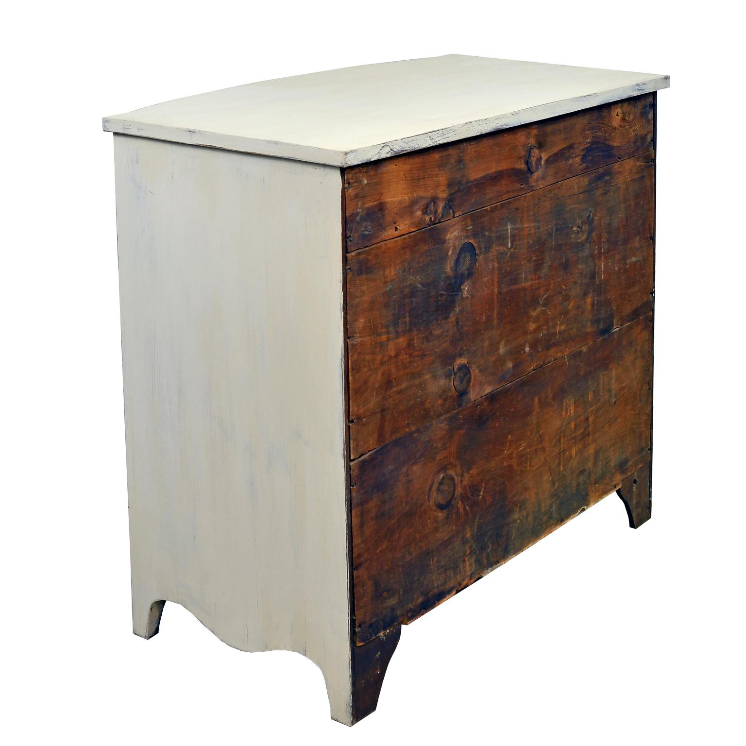 American Hepplewhite Chest of Drawers with Gustavian Grey-White Paint In Good Condition In Miami, FL
