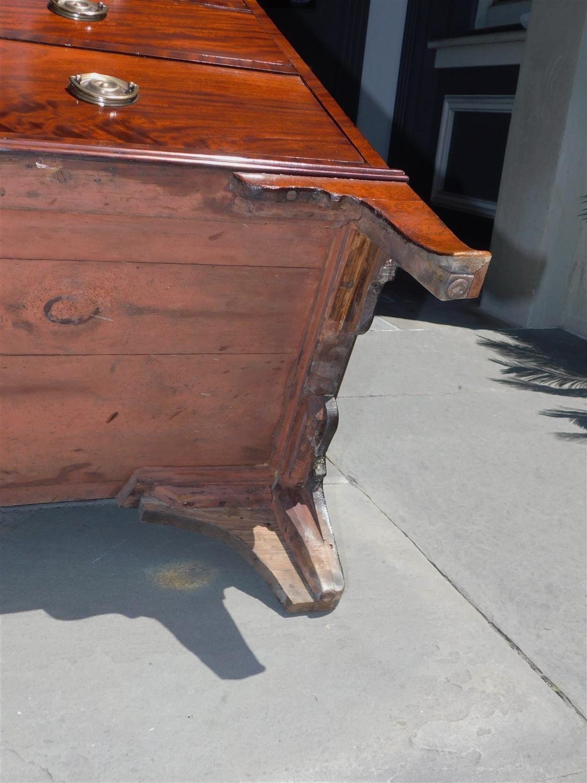 American Hepplewhite Mahogany Reeded Chest of Drawers with Splayed Feet, C. 1790 For Sale 7