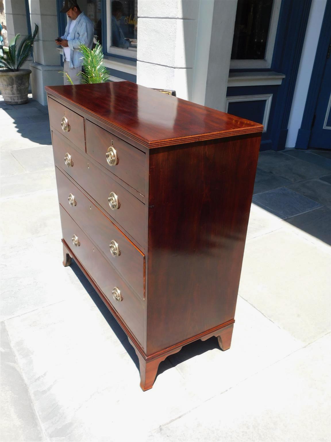 American Hepplewhite Mahogany Reeded Chest of Drawers with Splayed Feet, C. 1790 In Excellent Condition For Sale In Hollywood, SC