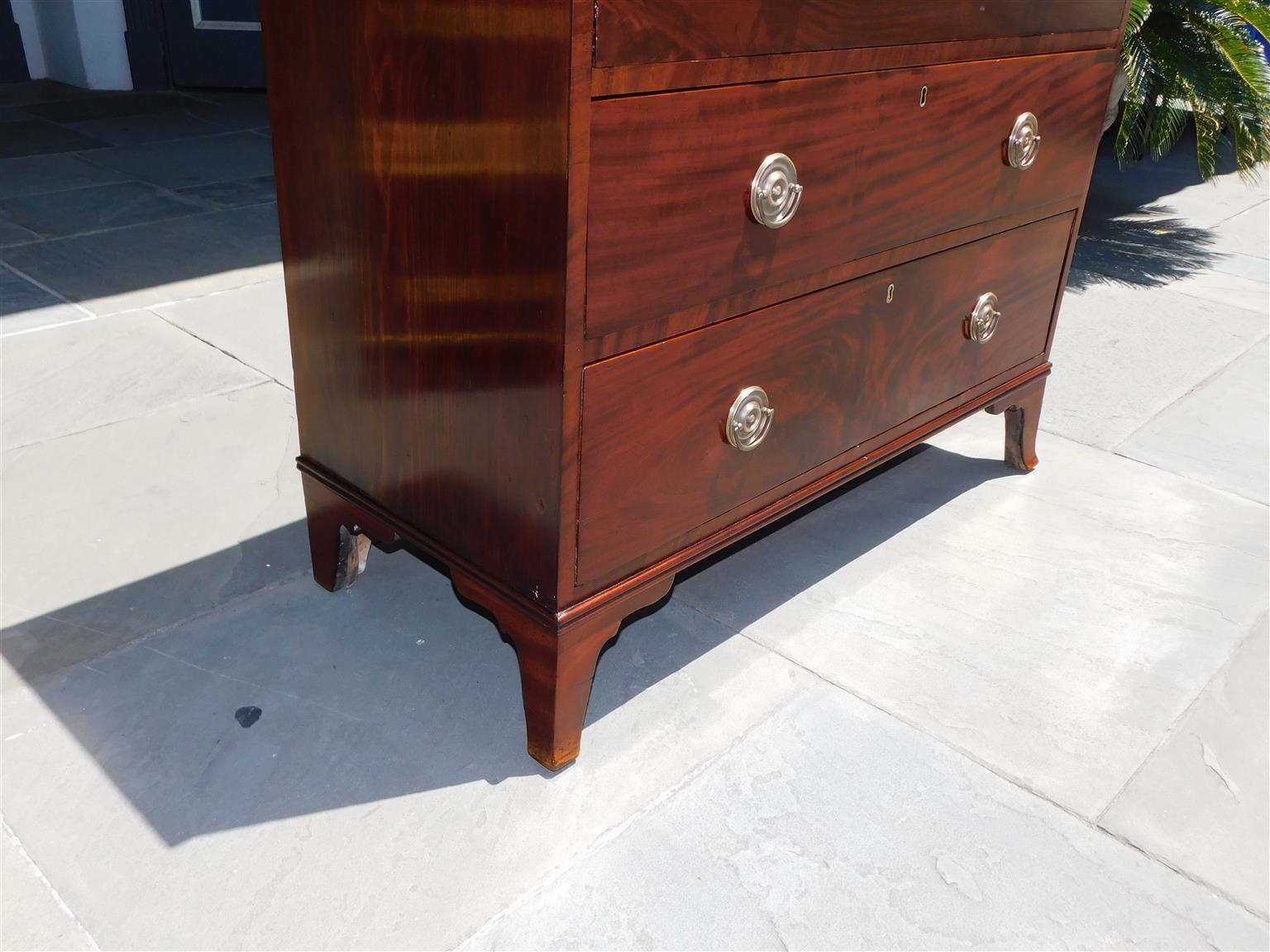 Late 18th Century American Hepplewhite Mahogany Reeded Chest of Drawers with Splayed Feet, C. 1790 For Sale