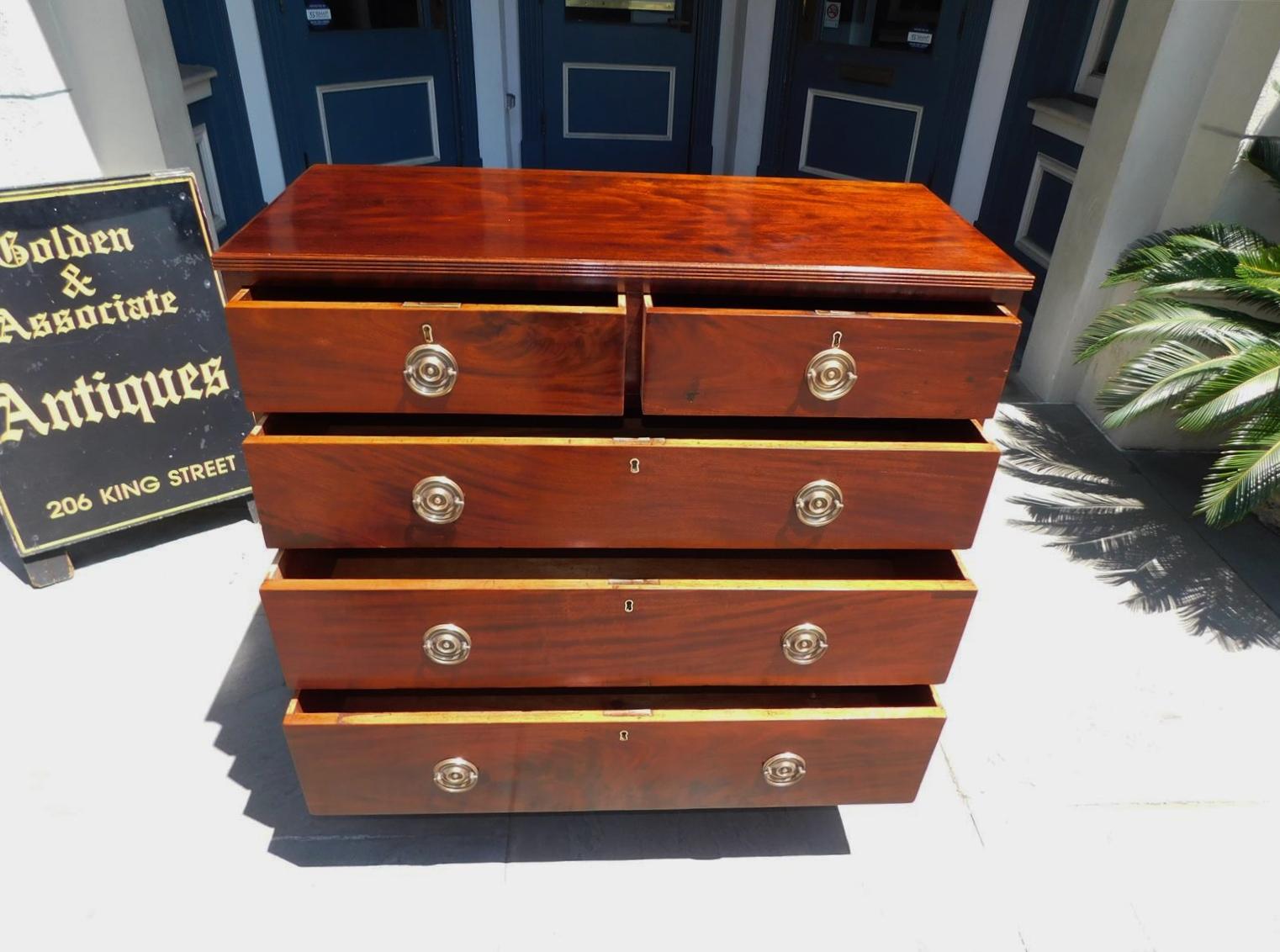 American Hepplewhite Mahogany Reeded Chest of Drawers with Splayed Feet, C. 1790 For Sale 1