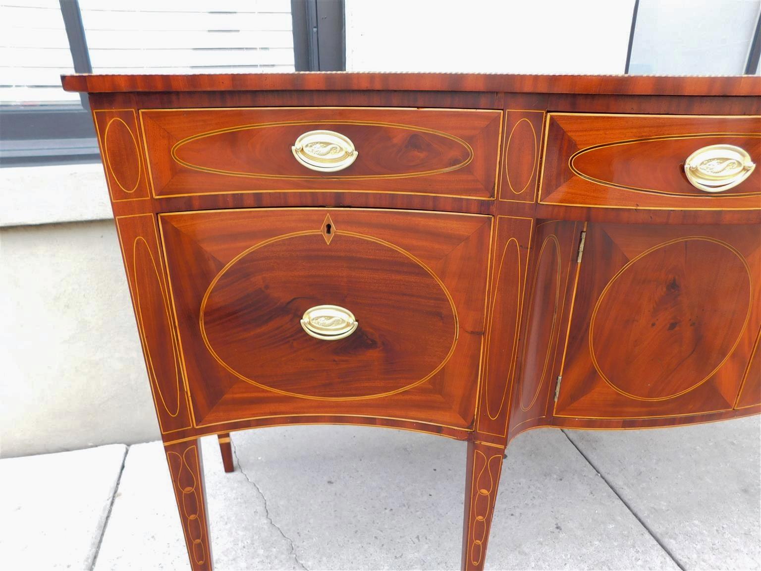 Amerikanisches Hepplewhite Mahagoni Serpentine Checkered Inlaid Sideboard, VA. C. 1780 im Zustand „Hervorragend“ im Angebot in Charleston, SC