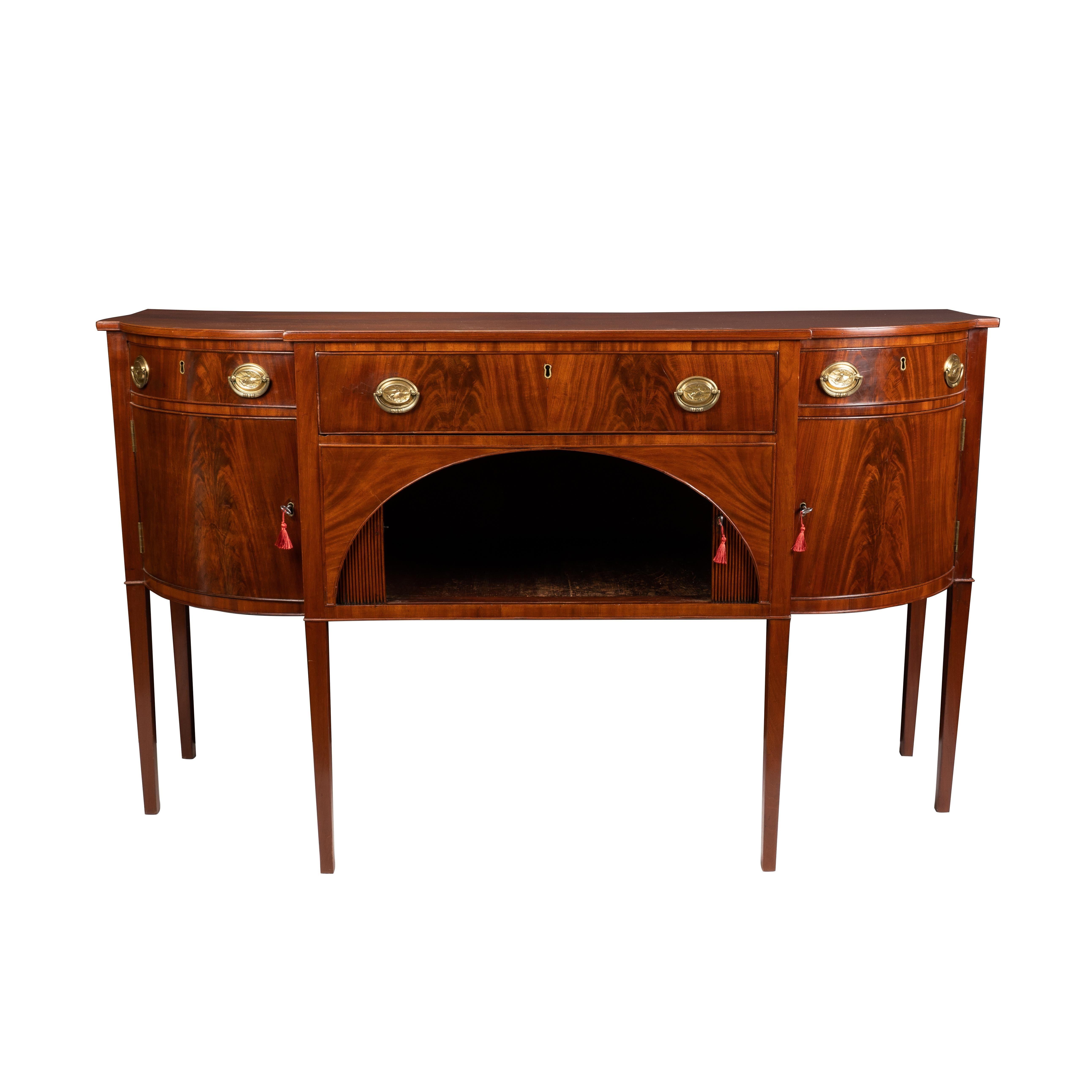 Early 19th Century American Hepplewhite Mahogany Sideboard, 1800-10 For Sale