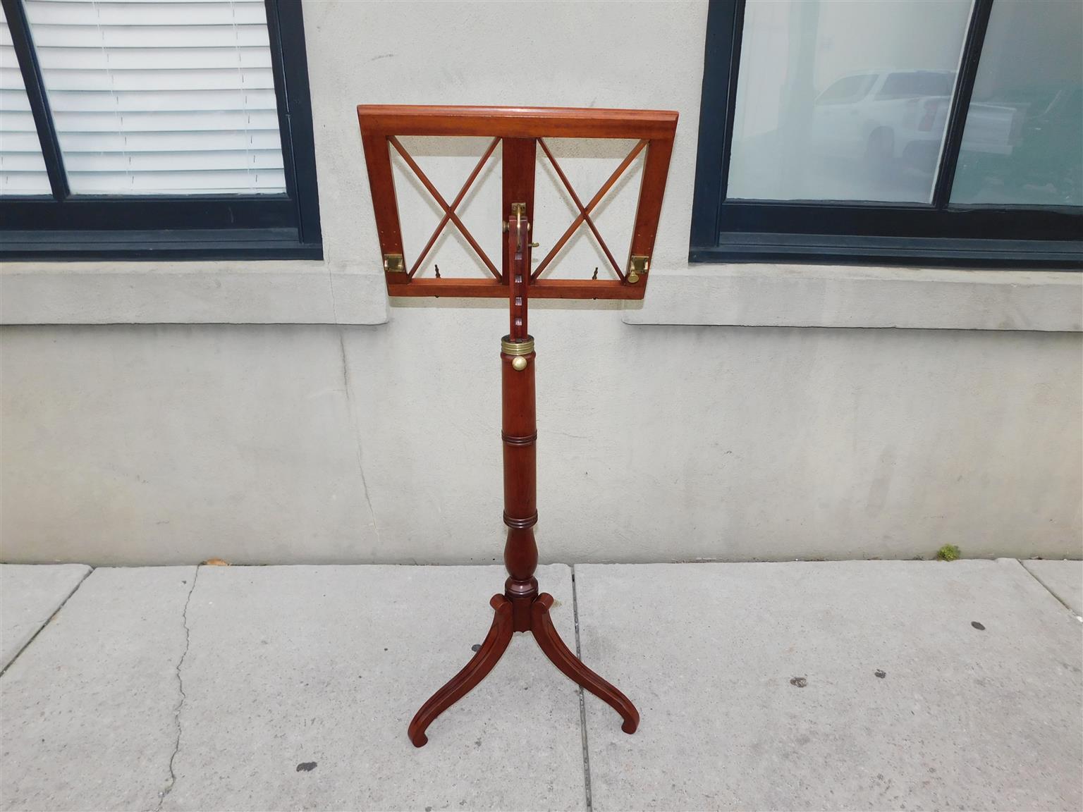 Americano Leggio telescopico intarsiato in mogano americano Hepplewhite con gambe stese 1800 in vendita