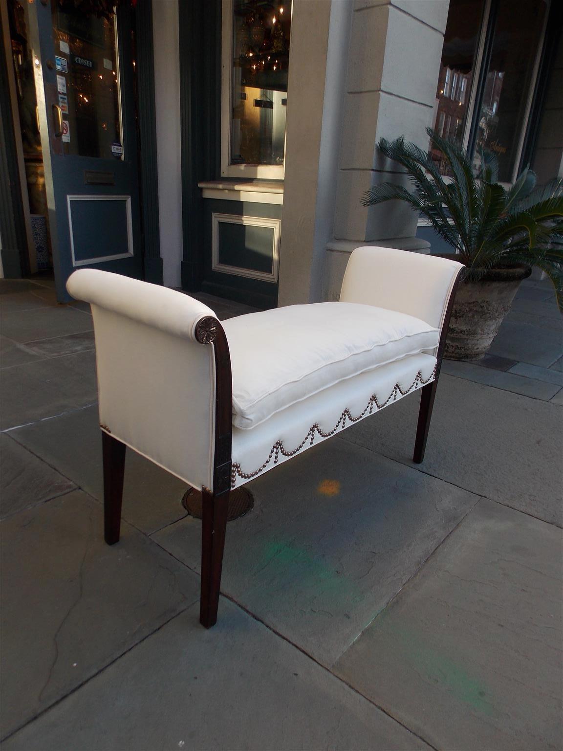 American Hepplewhite Mahogany Upholstered Window Bench, Attr S. McIntire C. 1800 In Excellent Condition In Hollywood, SC