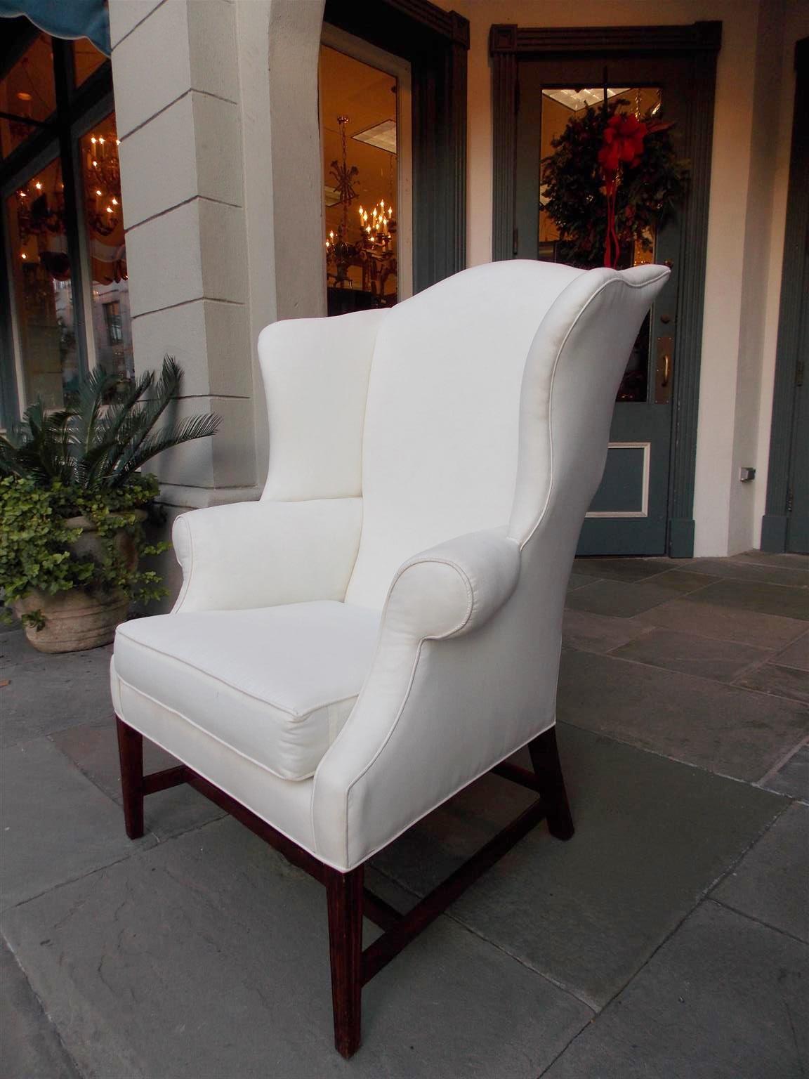 American Hepplewhite Mahogany Upholstered Wing Back Chair, New York, Circa 1790 im Zustand „Hervorragend“ in Hollywood, SC