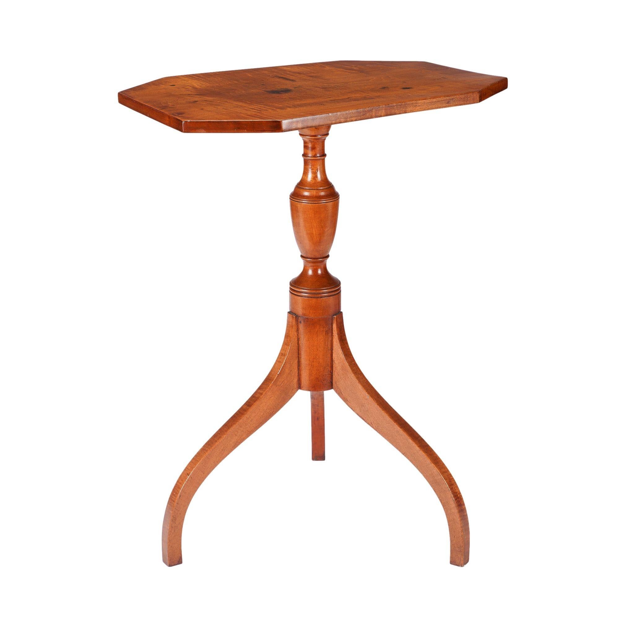 19th Century American Hepplewhite maple spider leg candle stand, c. 1800-10 For Sale