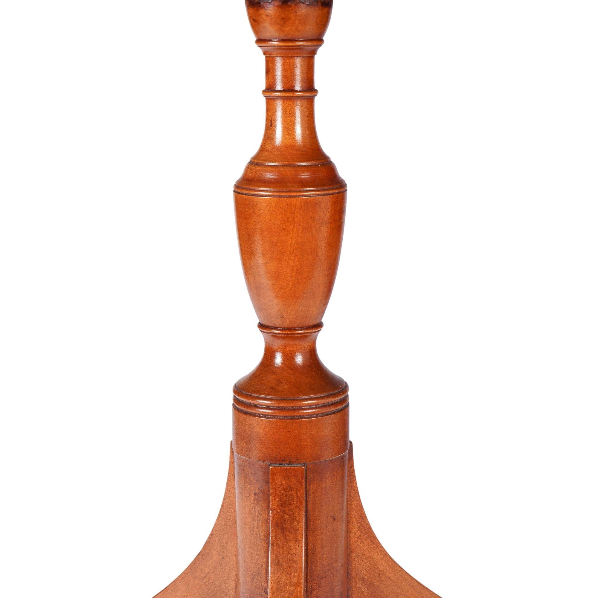 American Hepplewhite maple spider leg candle stand, c. 1800-10 For Sale 2