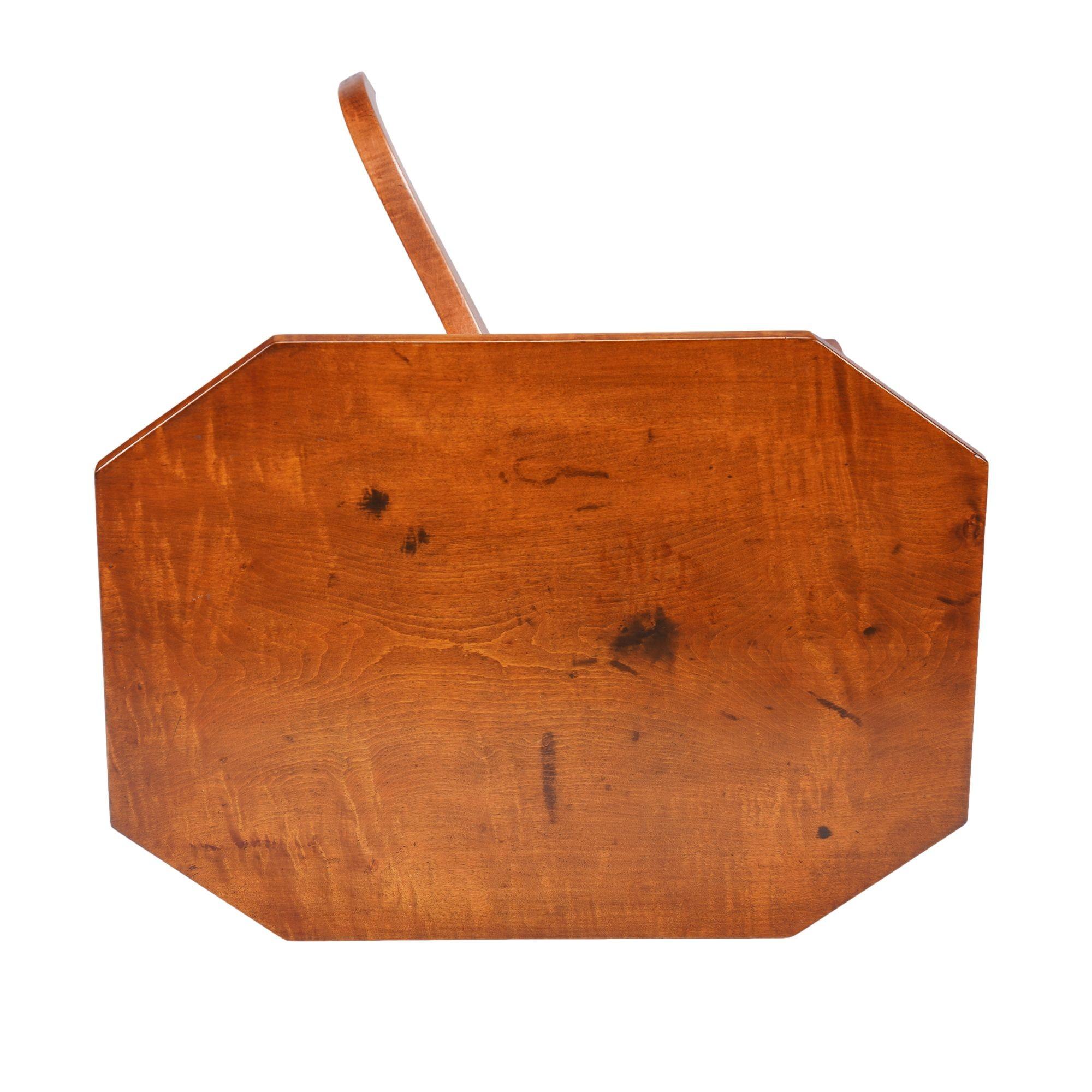 American Hepplewhite maple spider leg candle stand, c. 1800-10 For Sale 3