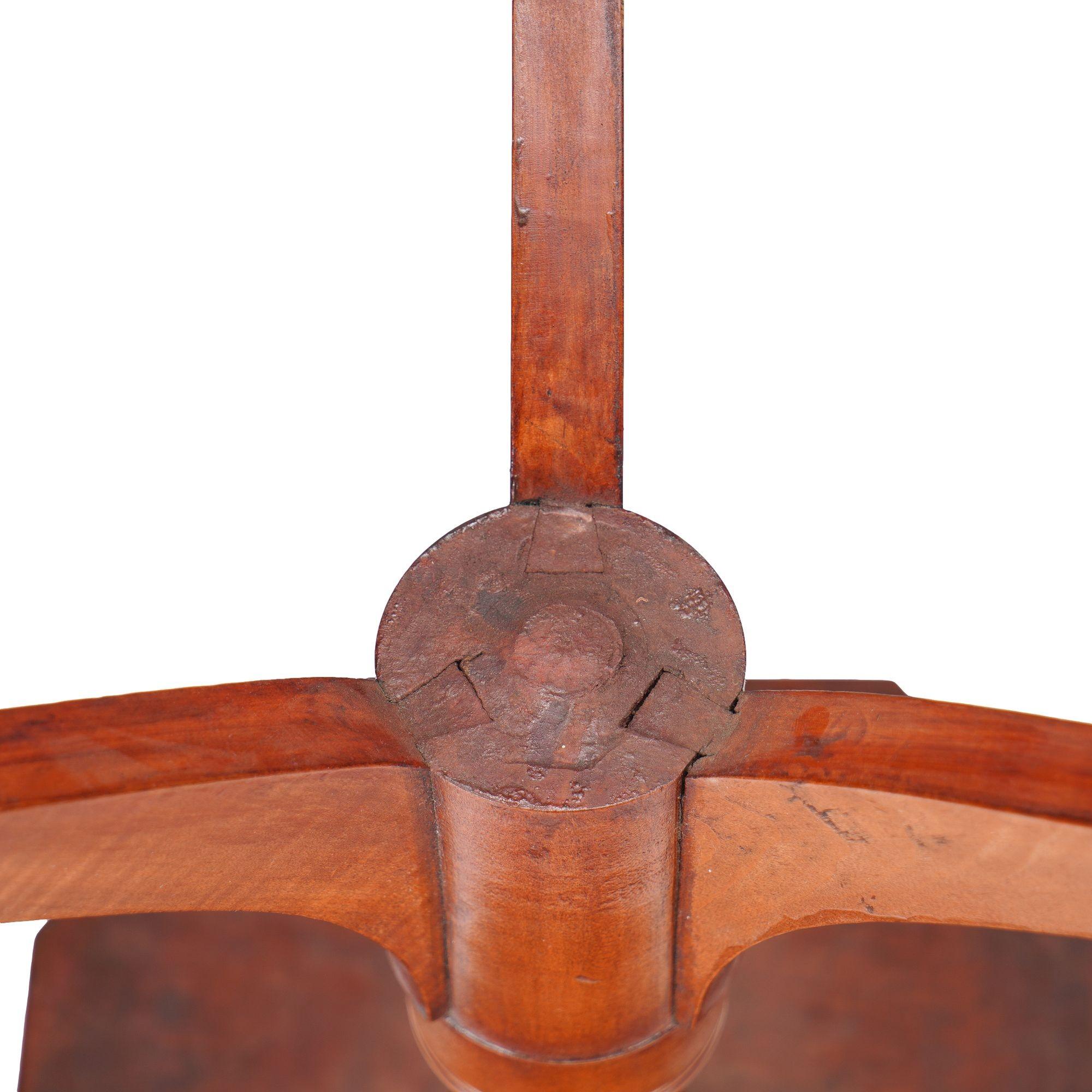 American Hepplewhite maple spider leg candle stand, c. 1800-10 For Sale 4