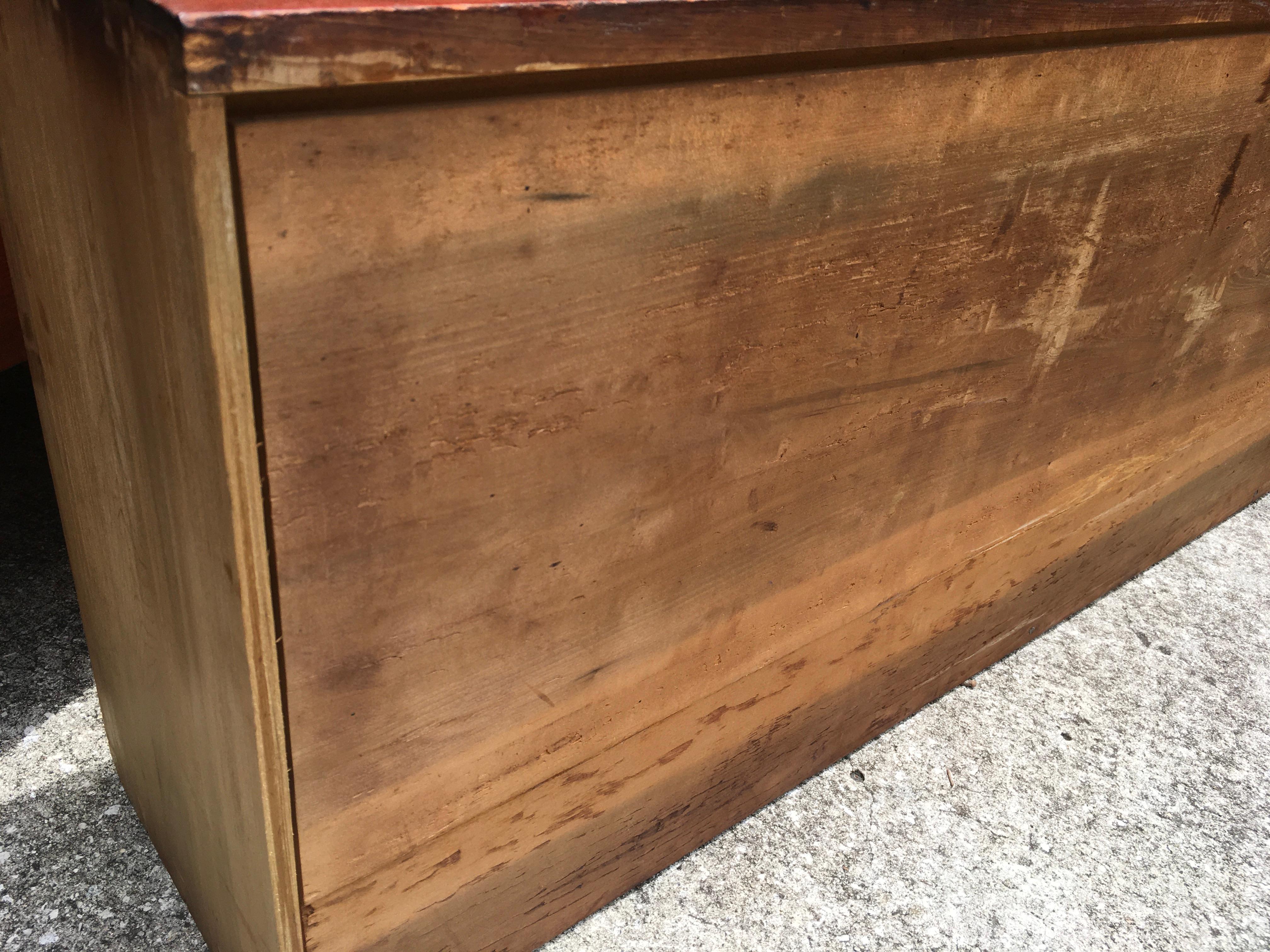 19th Century American Hepplewhite Grain Painted Chest For Sale