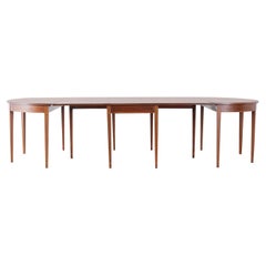 Vintage American Hepplewhite Style Mahogany Banquet Dining Table