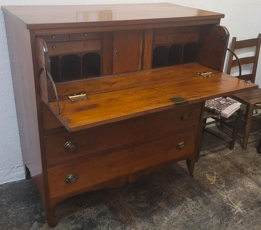 PRESENTING a FANTASTIC and HISTORIC Early 19C American Hepplewhite Virginian Secretary Chest with OUTSTANDING Provenance.

This Secretary Chest was made in Virginia in the Early 19th Century, circa 1810.

It is made of cherry, walnut and maple and