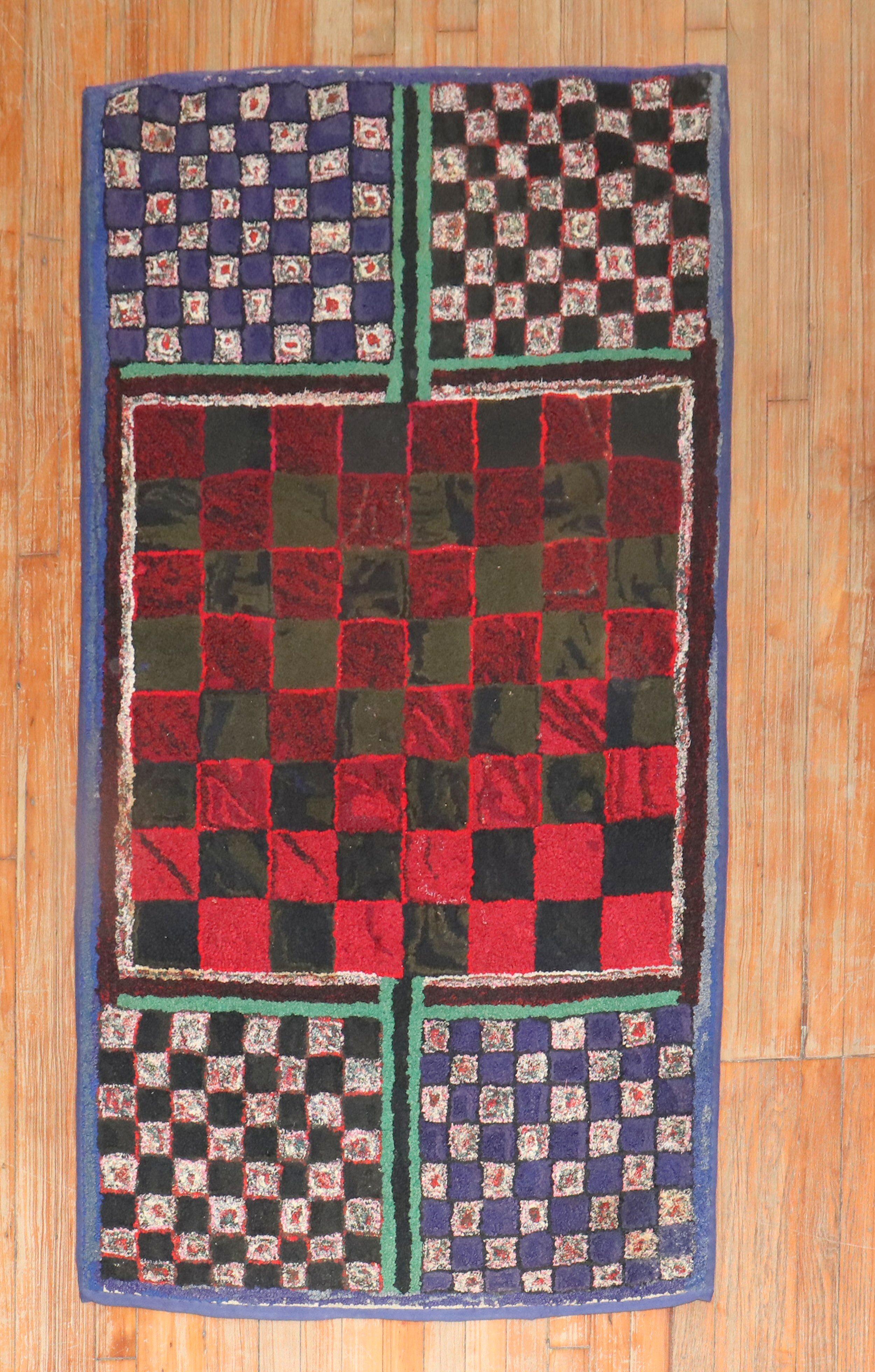 Tapis crocheté américain unique en son genre, fabriqué à la main, datant du troisième quart du 20e siècle et présentant un motif en damier irrégulier

Mesures : 3' x 5'7''.