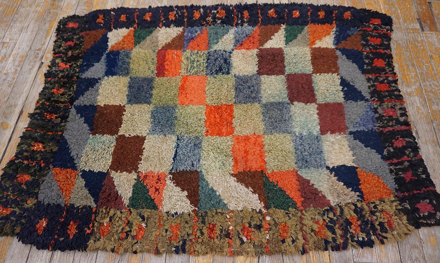 American Hooked Rug In Good Condition For Sale In New York, NY