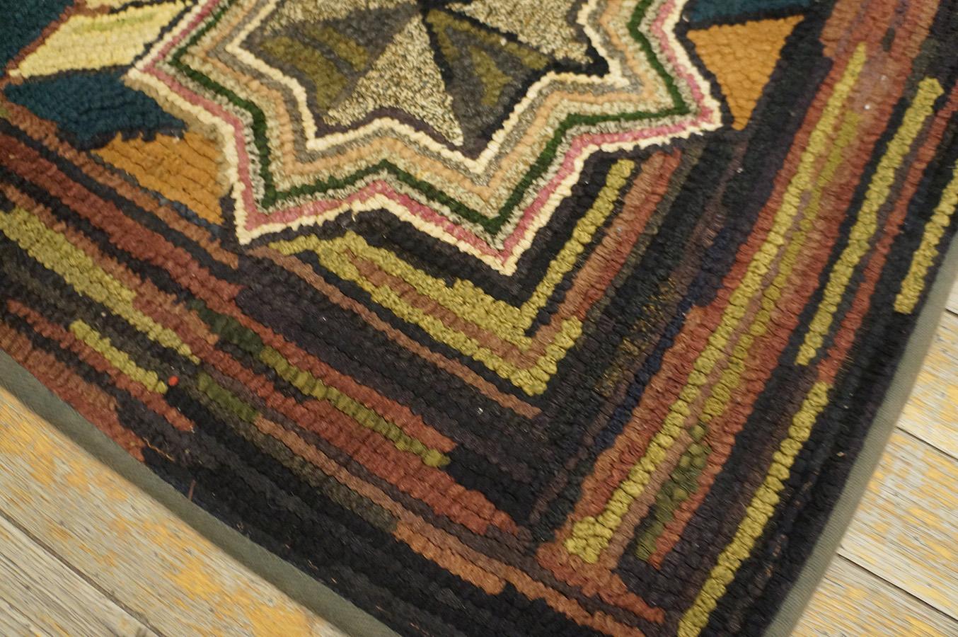 Early 20th Century American Hooked Rug ( 5' 9'' x 6'  - 175 x 182 cm ) For Sale 1