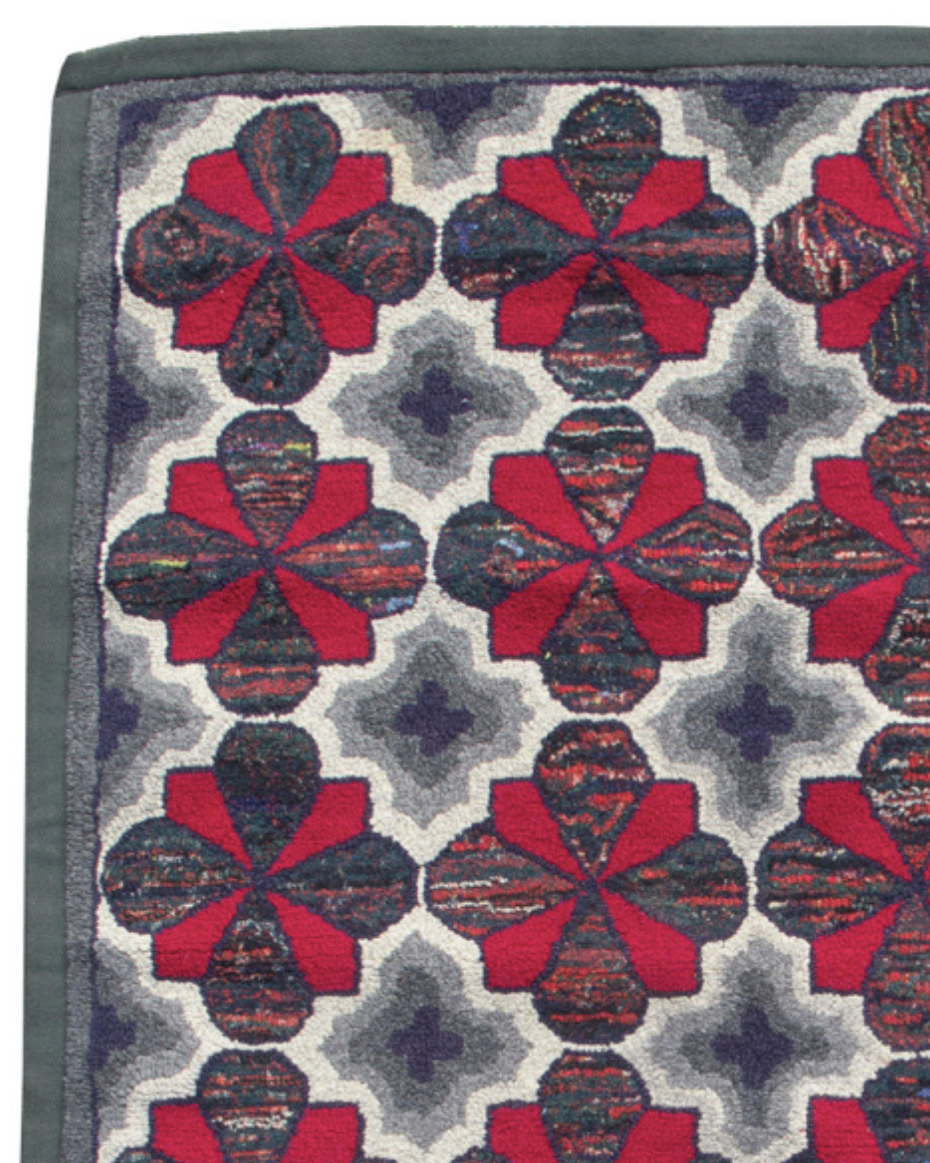 American Hooked Rug, Early 20th Century In Excellent Condition For Sale In San Francisco, CA