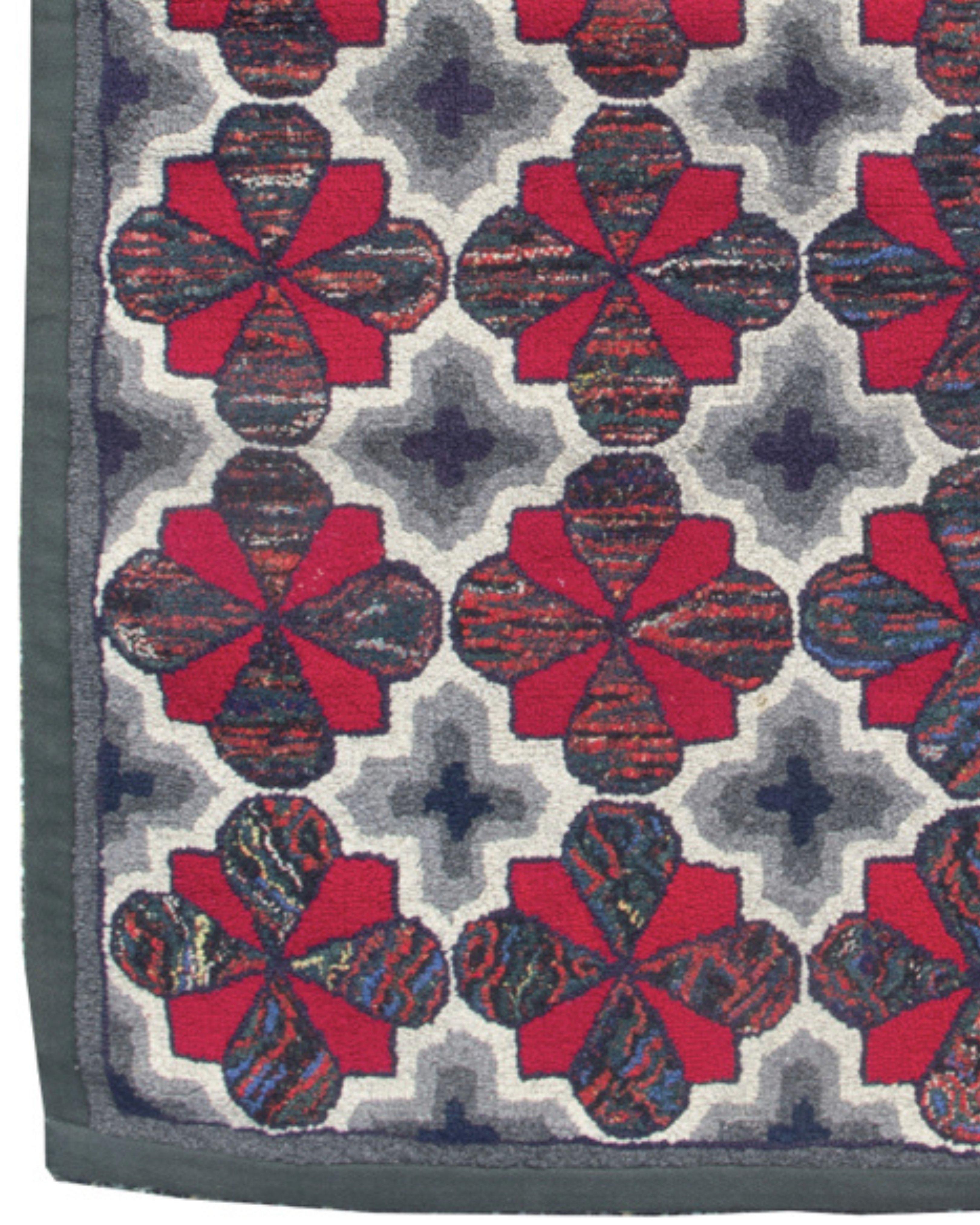 Wool American Hooked Rug, Early 20th Century For Sale