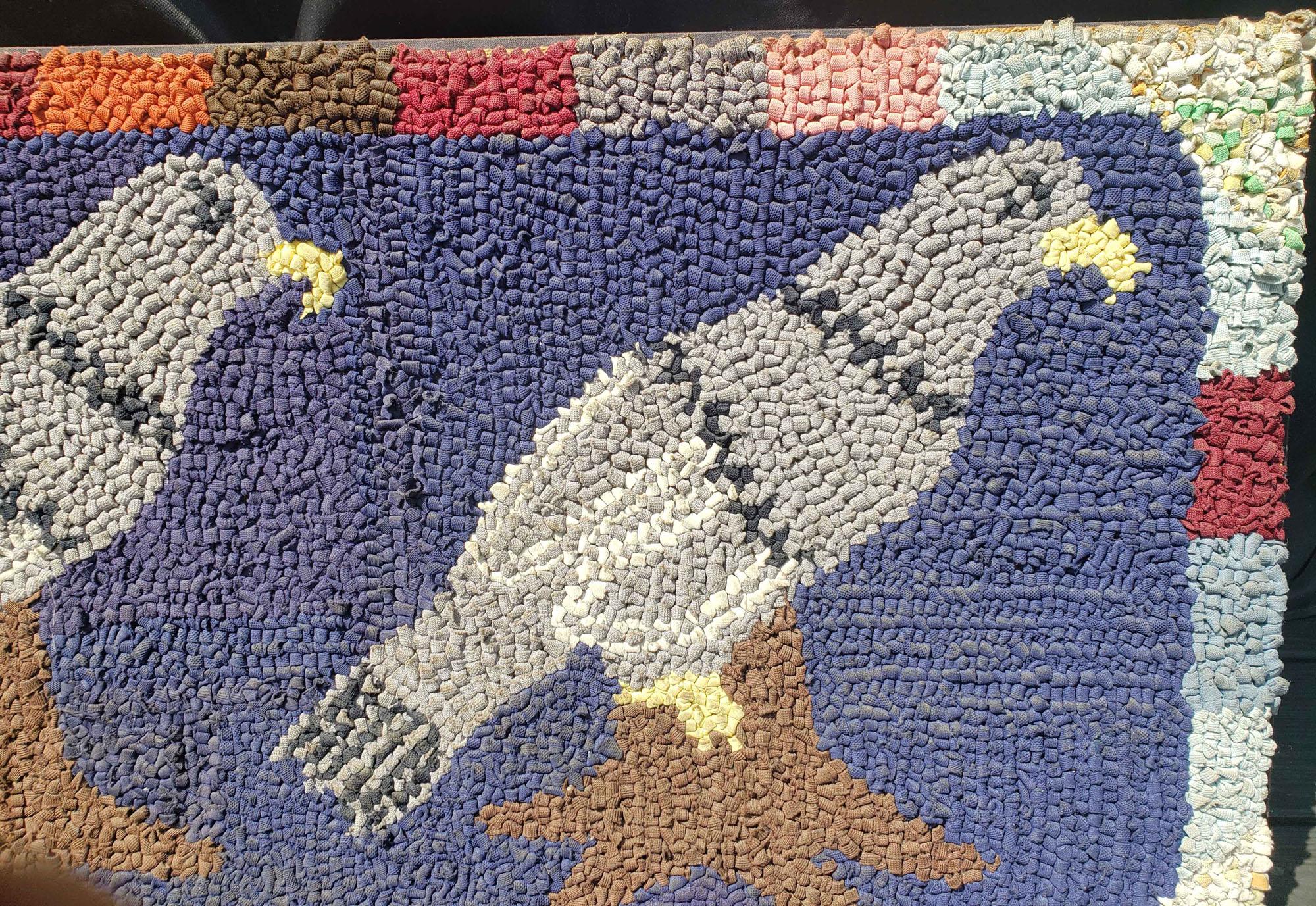 American Hooked Rug of Two Birds In Good Condition In Downingtown, PA