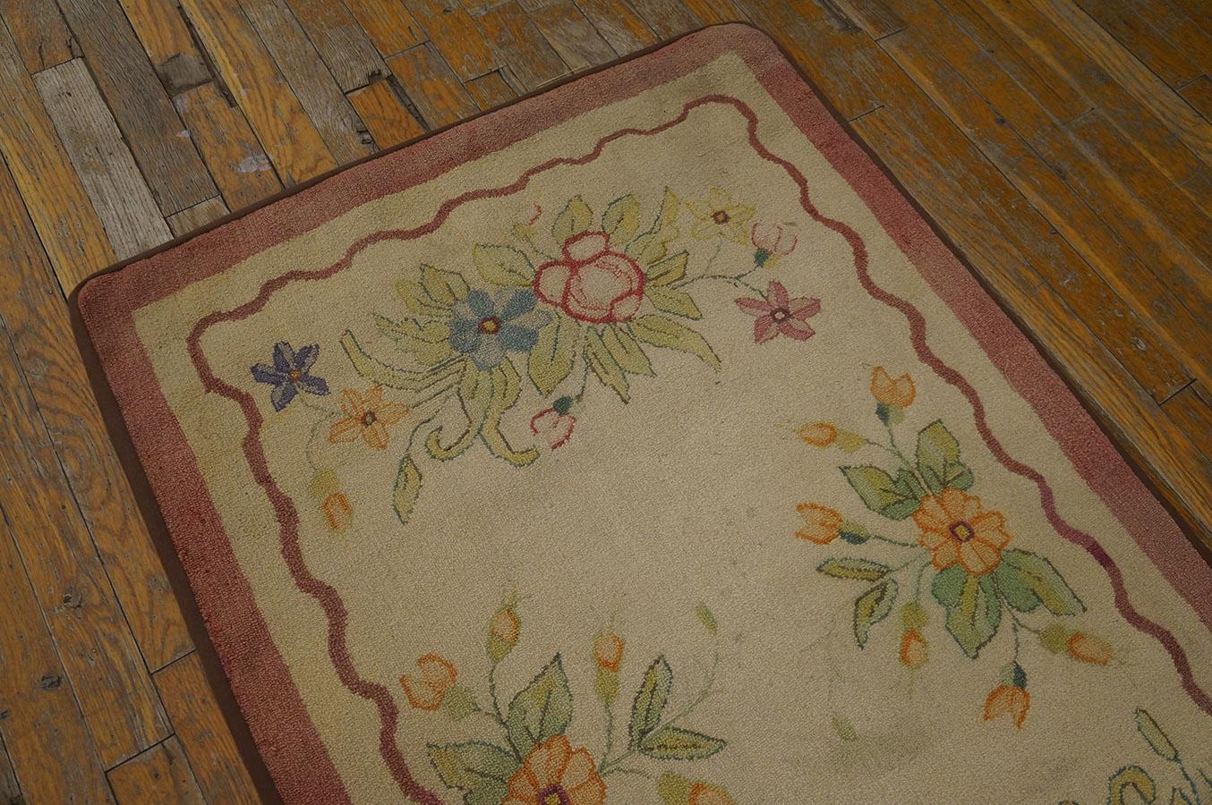 American Hooked Rug 2' 7'' x4' 0'' In Good Condition For Sale In New York, NY