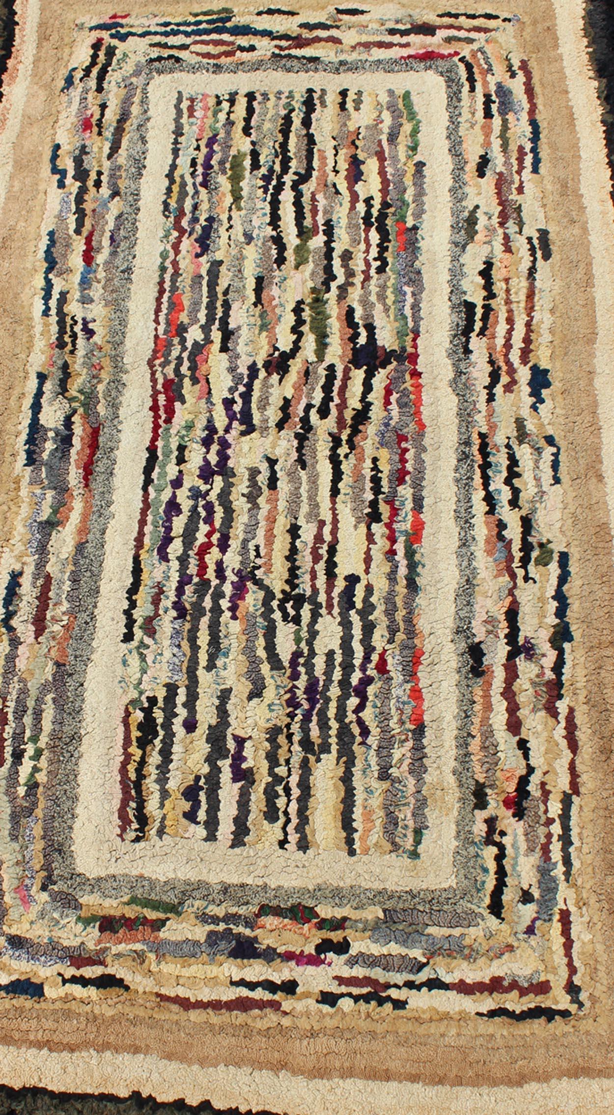 American Hooked Rug with Variegated Design in Black, Brown and Taupe In Good Condition For Sale In Atlanta, GA