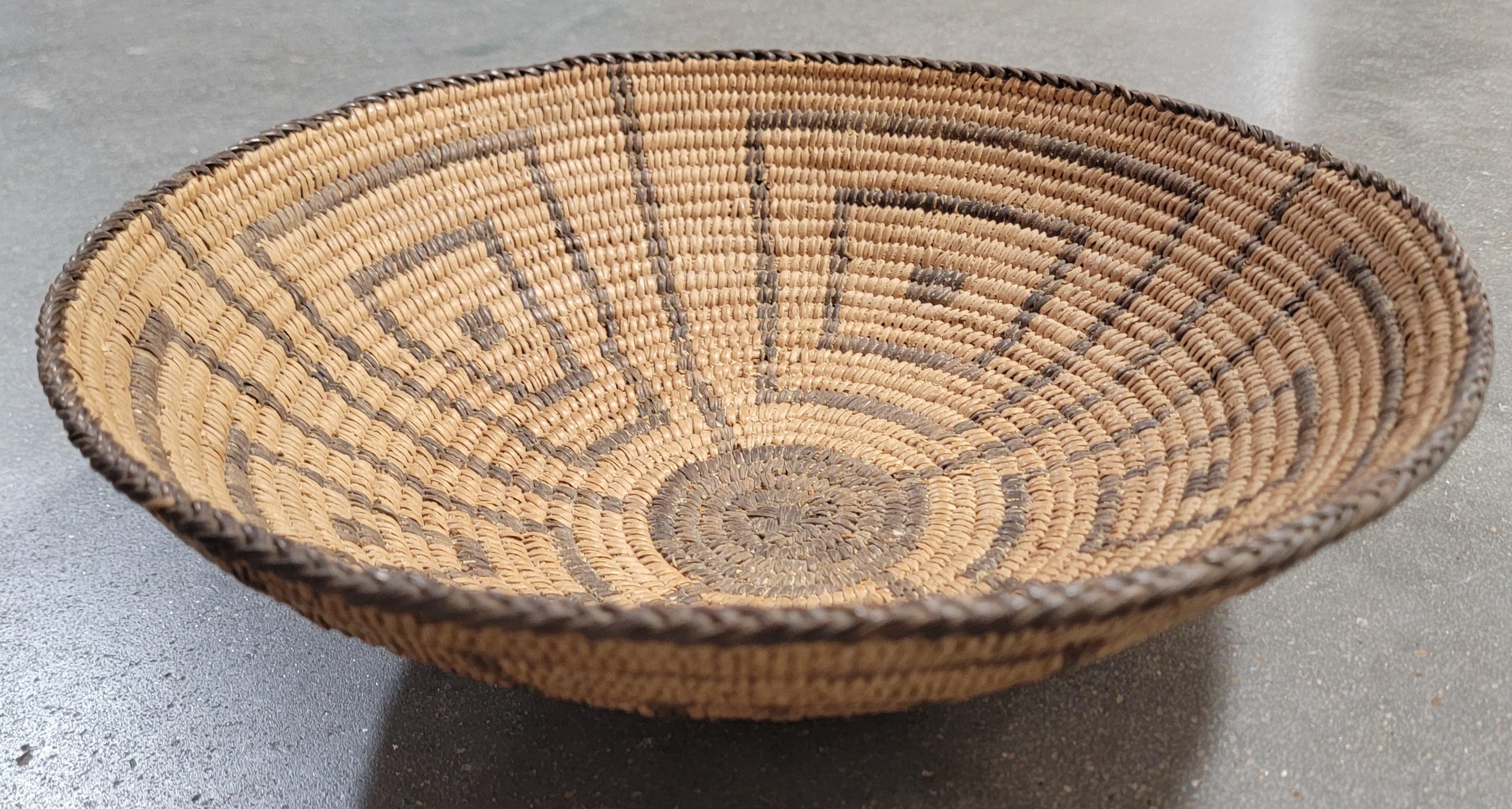Américain  Panier indien Bon état - En vente à Los Angeles, CA