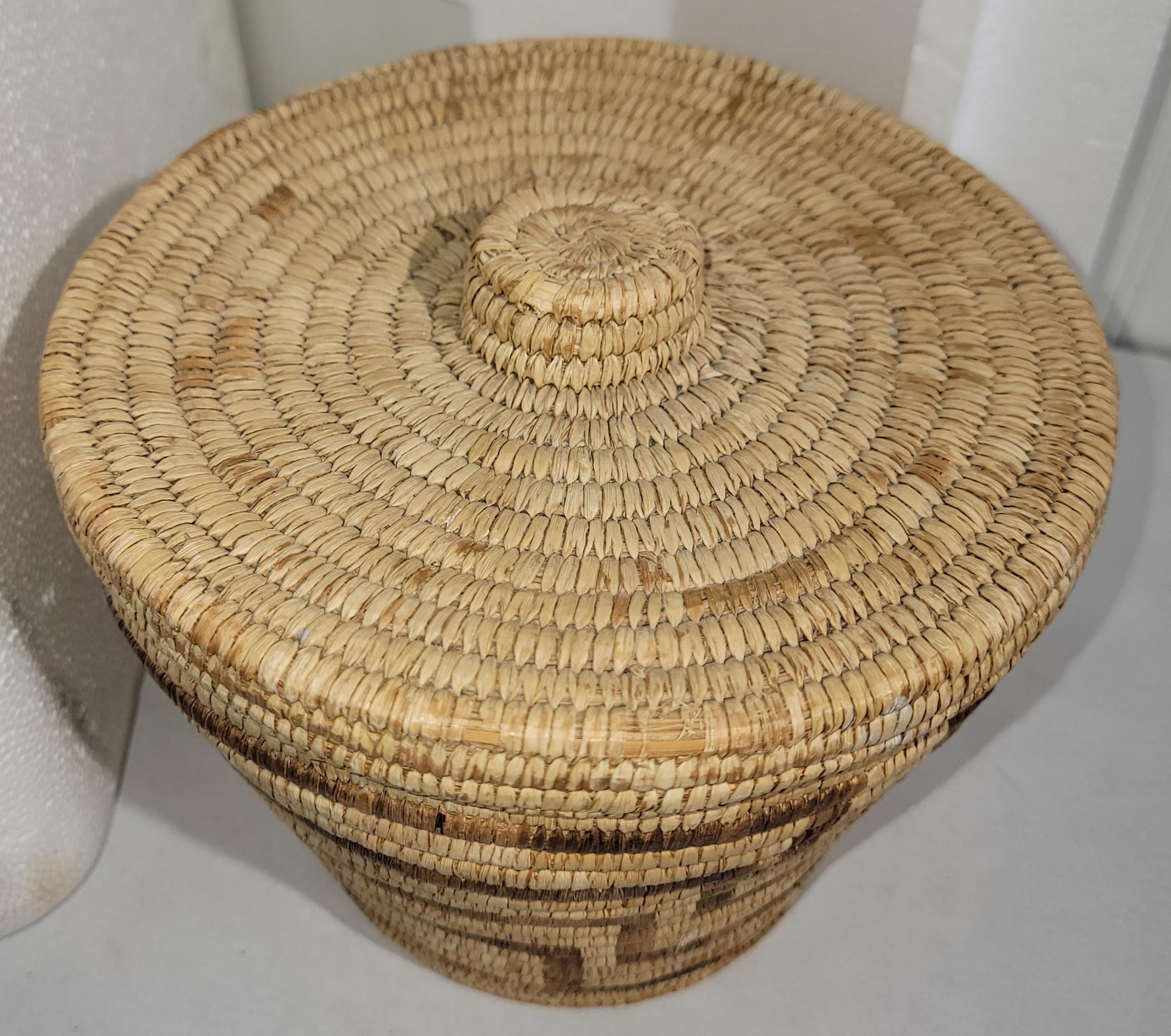 Panier à tisser de l'Indien Papago du début du 20e siècle, en parfait état de conservation.