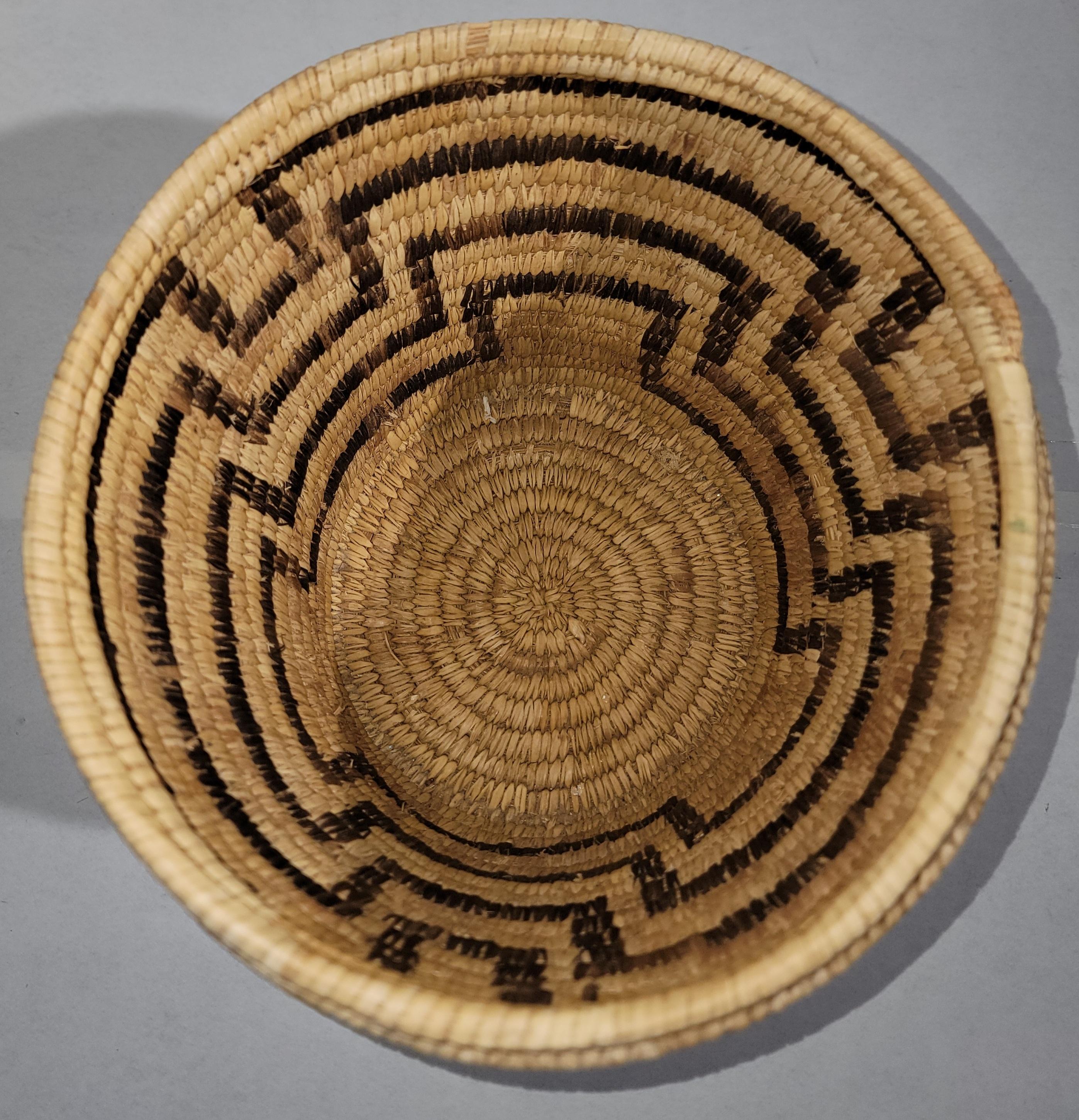 Américain Amérindien Papago Panier à couvercle en vente