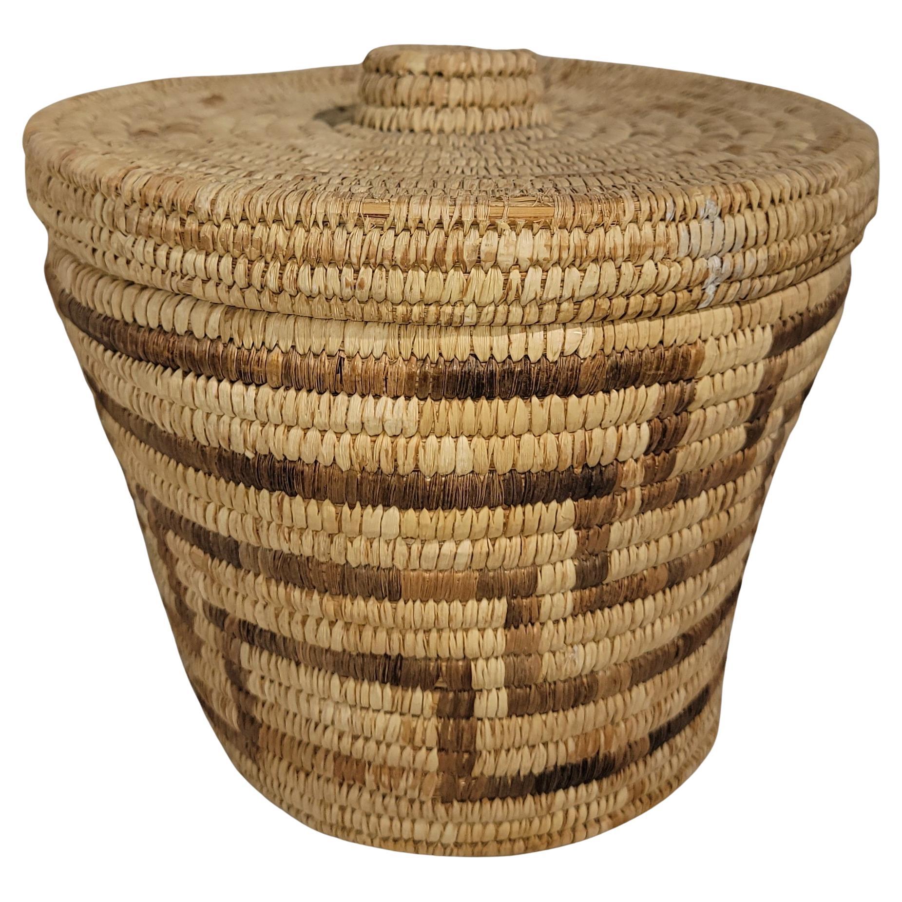 Amérindien Papago Panier à couvercle en vente