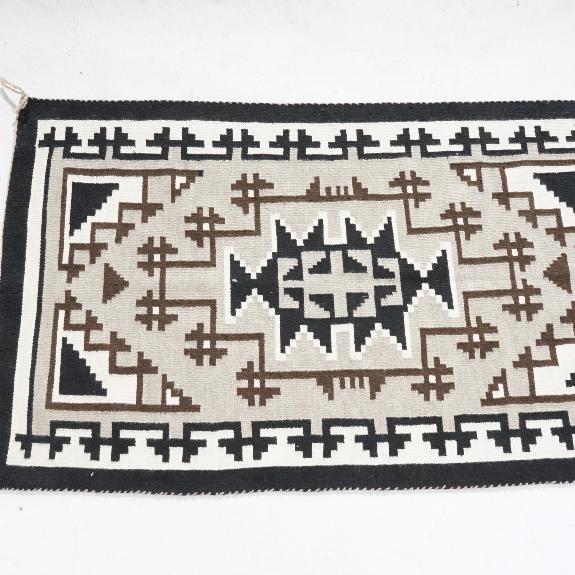 American Indian Southwestern Navajo Style Wool Rug, 20th Century For Sale 2