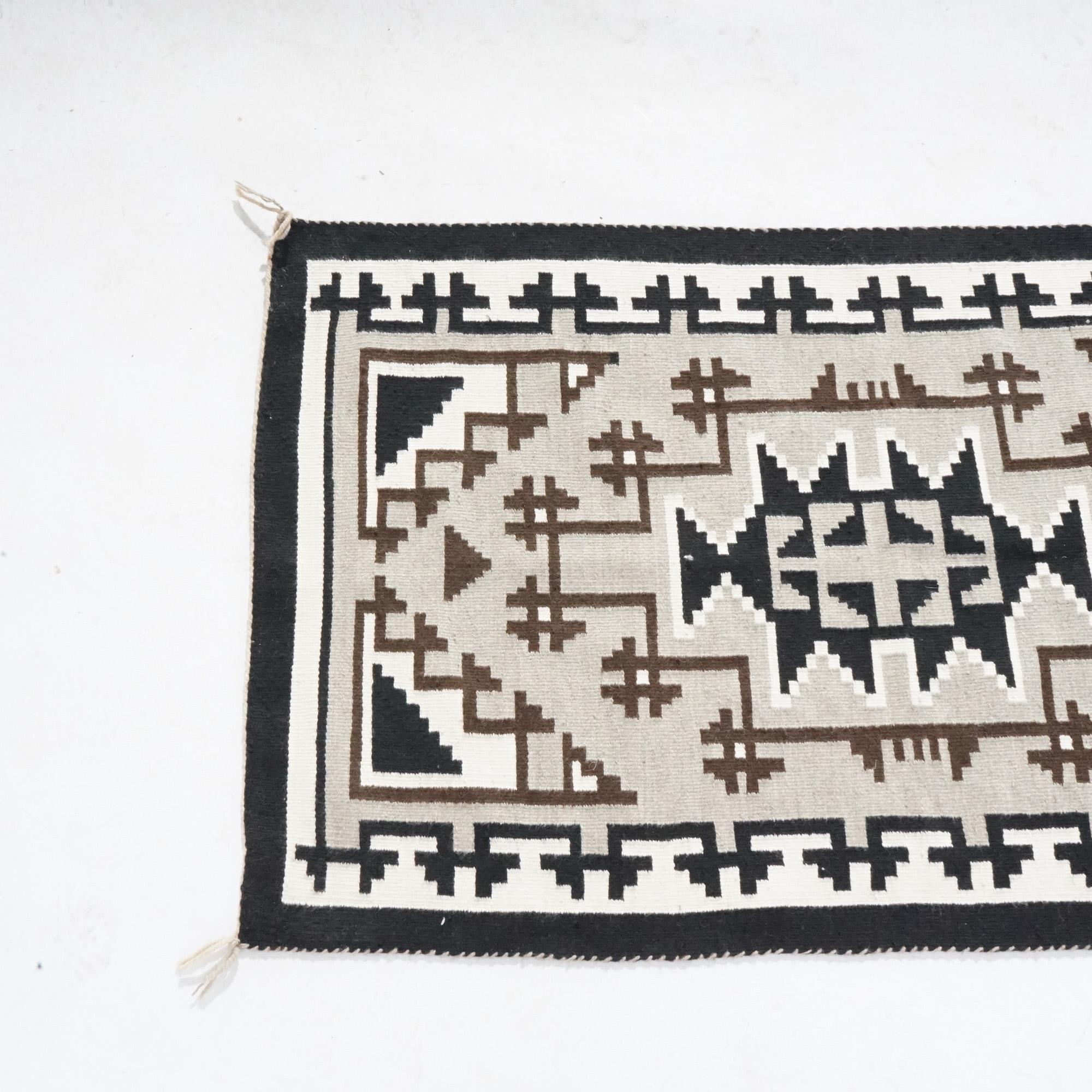 American Indian Southwestern Navajo Style Wool Rug, 20th Century For Sale 3