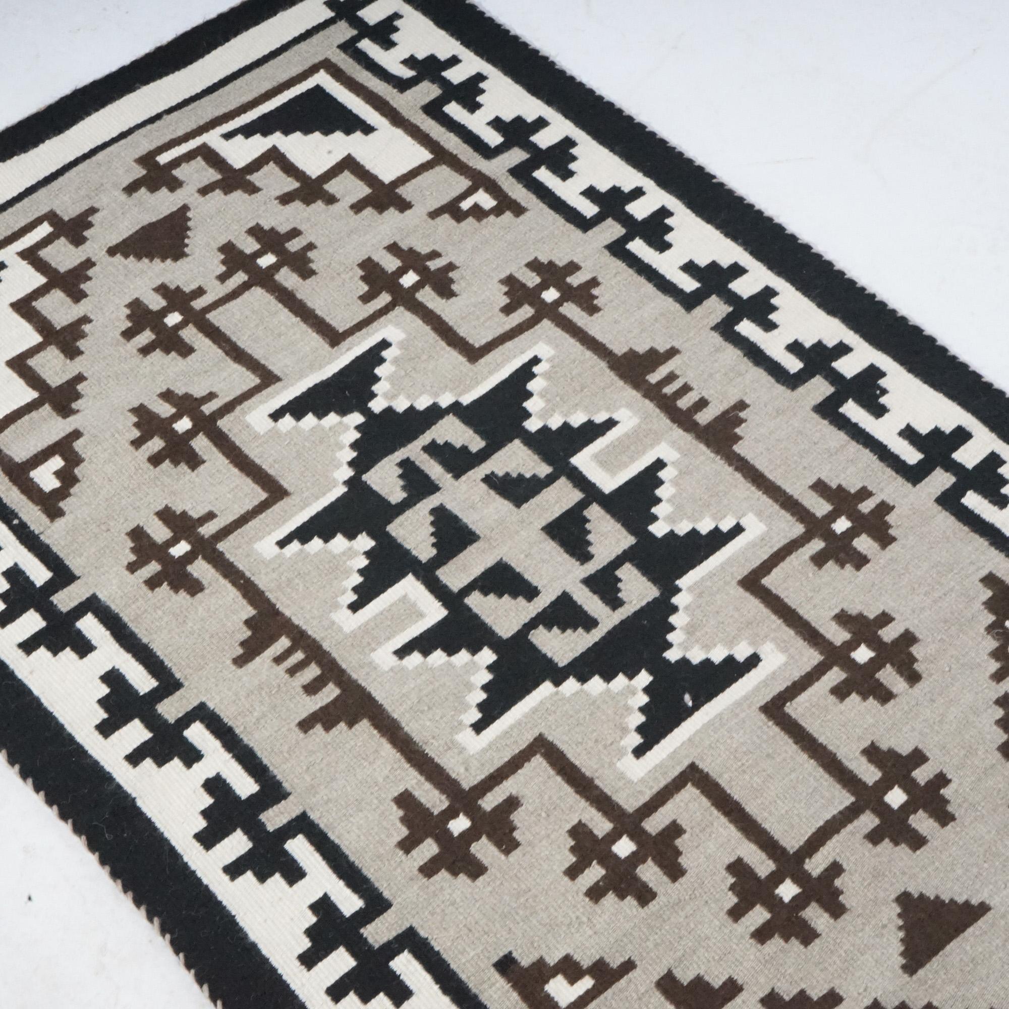 American Indian Southwestern Navajo Style Wool Rug, 20th Century For Sale 4