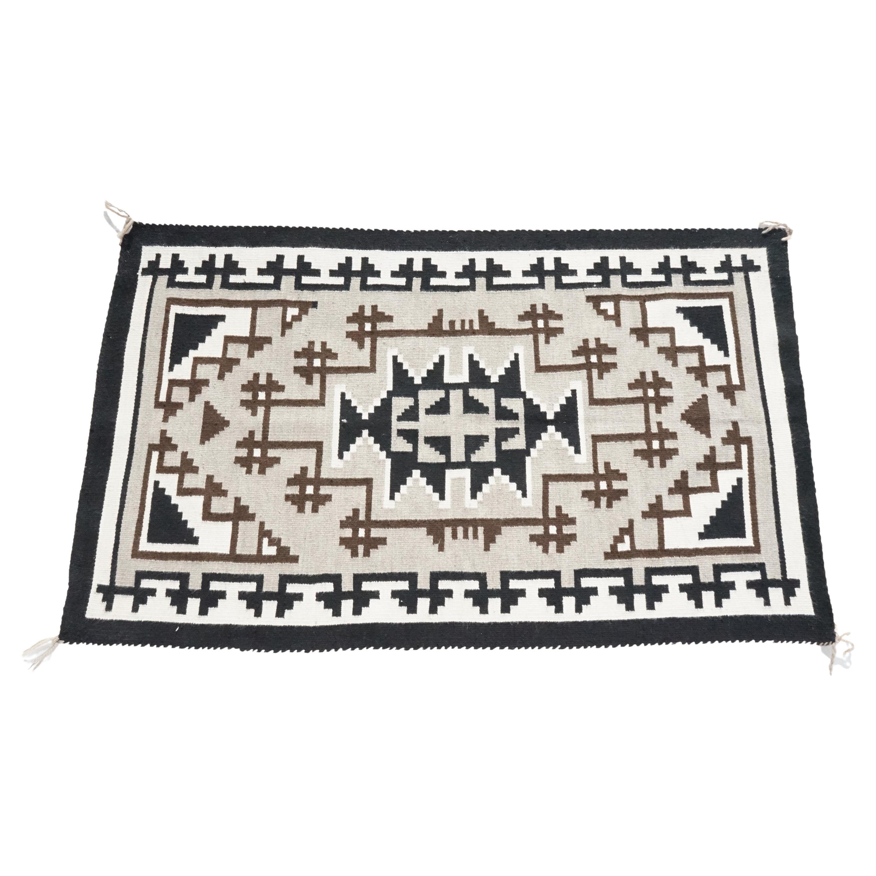American Indian Southwestern Navajo Style Wool Rug, 20th Century For Sale