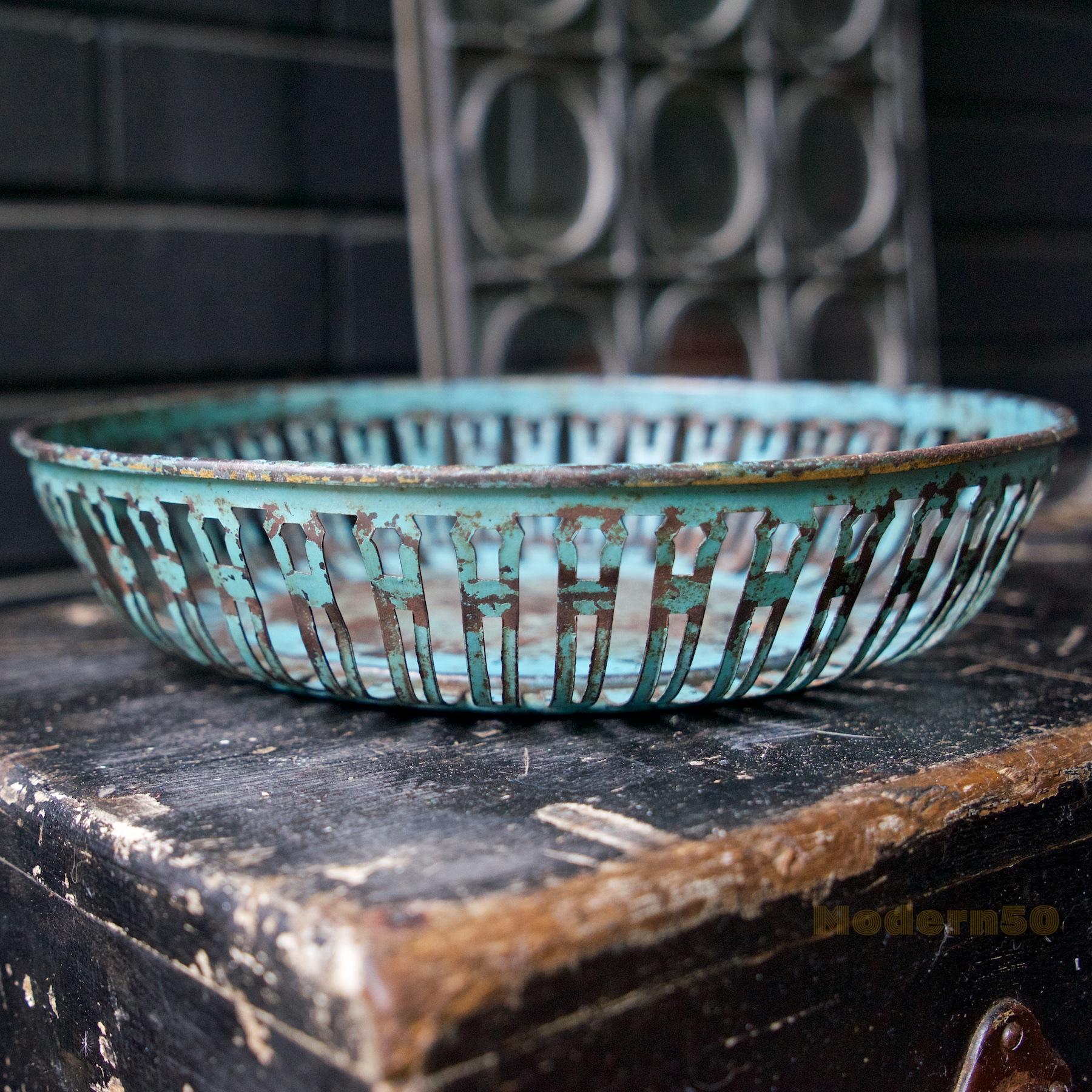 Industrial Metal Arts Reticulated Toleware Basket Bowl Painted Patina Farmhouse  In Distressed Condition For Sale In Hyattsville, MD
